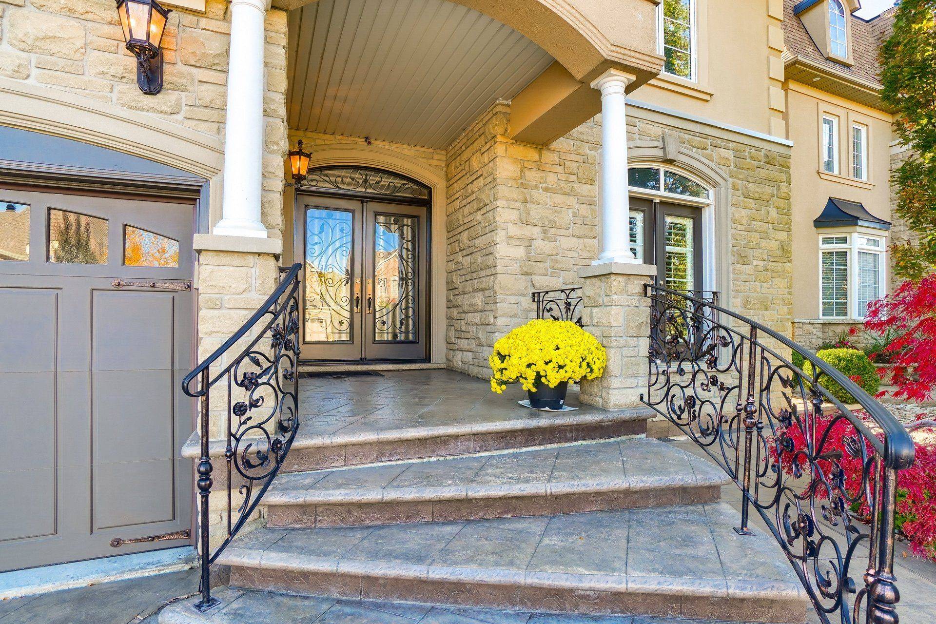 Brampton, ON L6P 1V3,9 Concorde DR