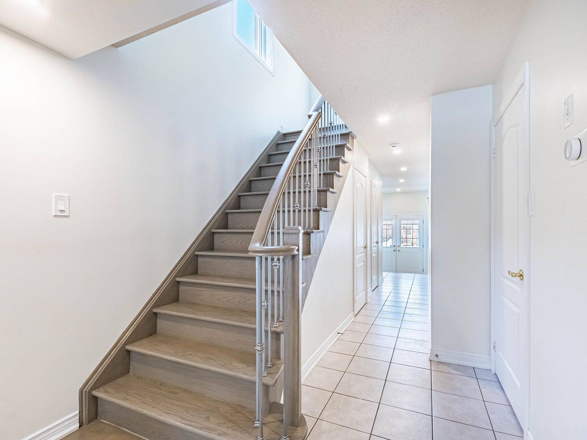 Mississauga, ON L5W 1Z8,1130 Hickory Hollow GLN