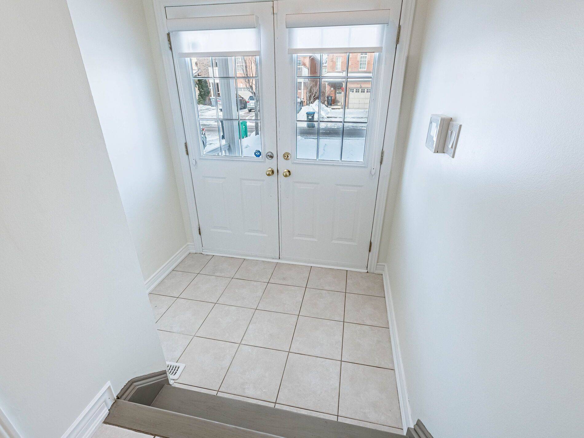 Mississauga, ON L5W 1Z8,1130 Hickory Hollow GLN