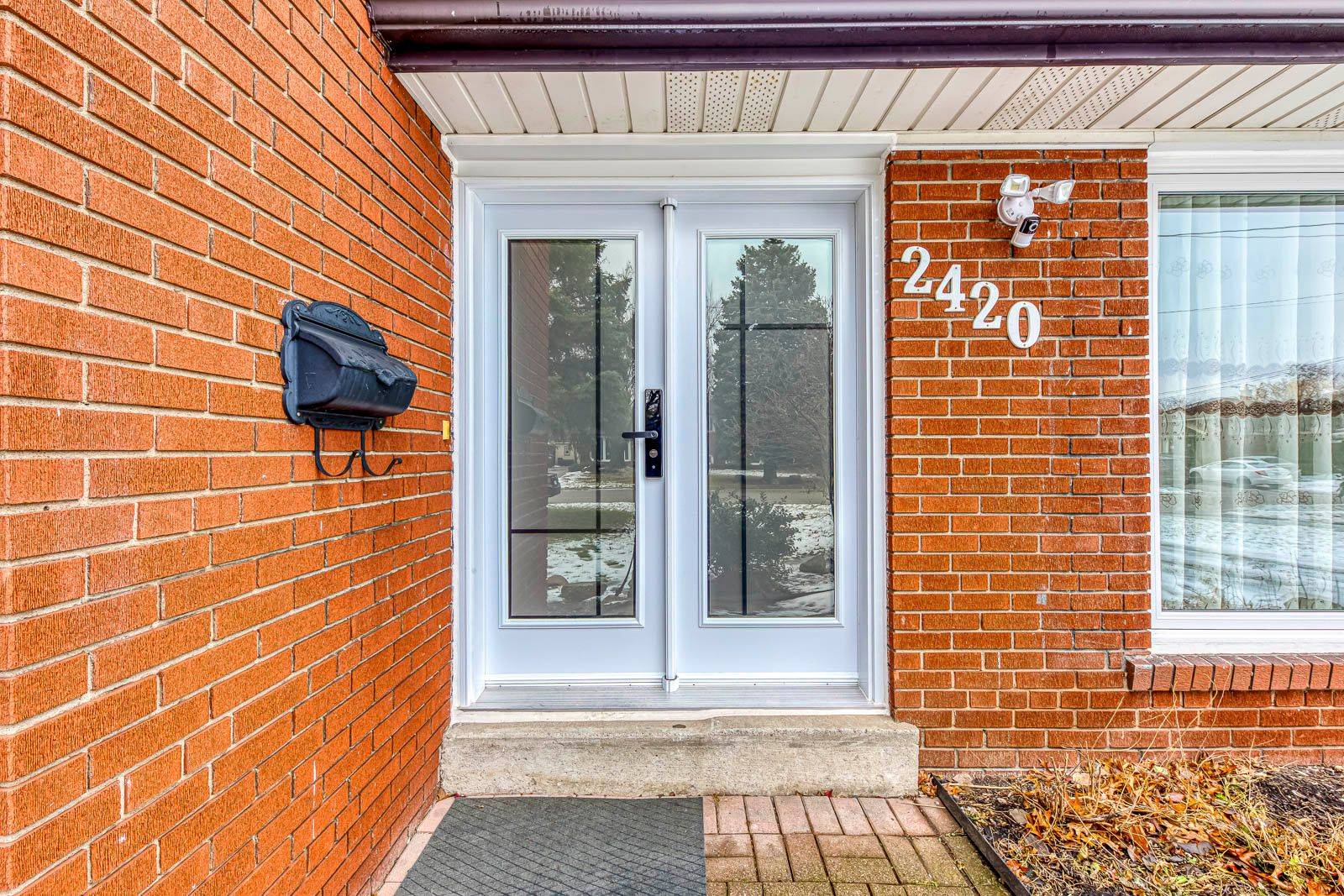 Burlington, ON L7R 2B3,2420 Raymore DR
