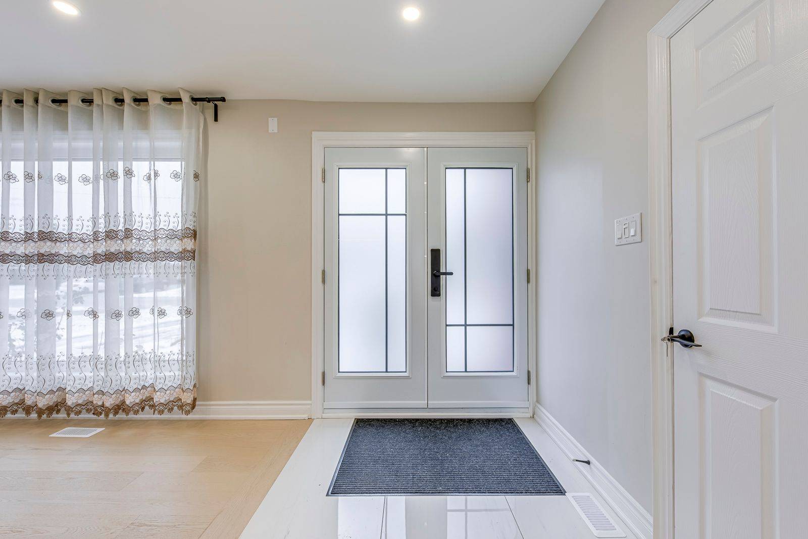 Burlington, ON L7R 2B3,2420 Raymore DR