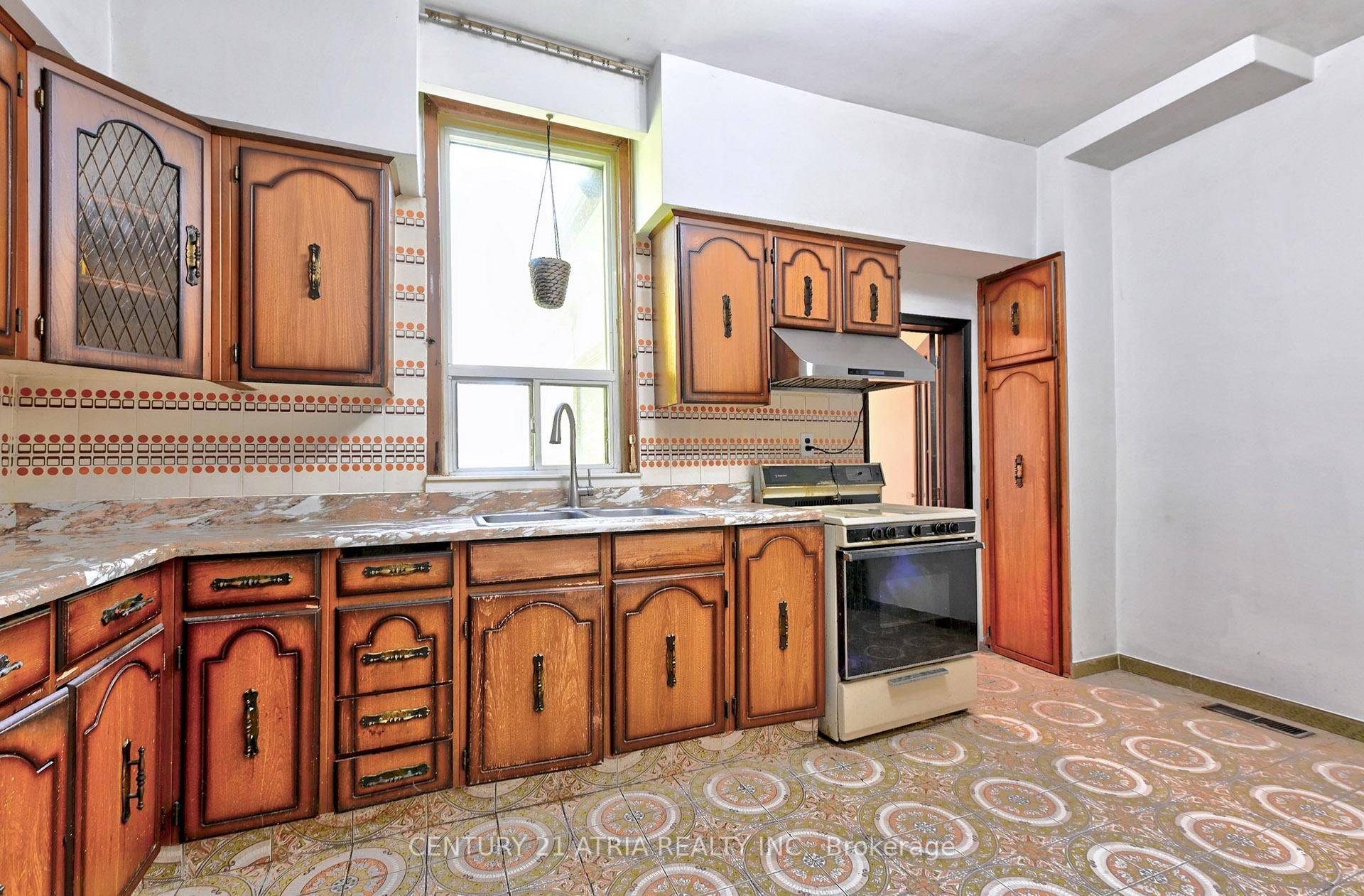 Toronto W02, ON M6H 2Y1,1195 Dovercourt RD