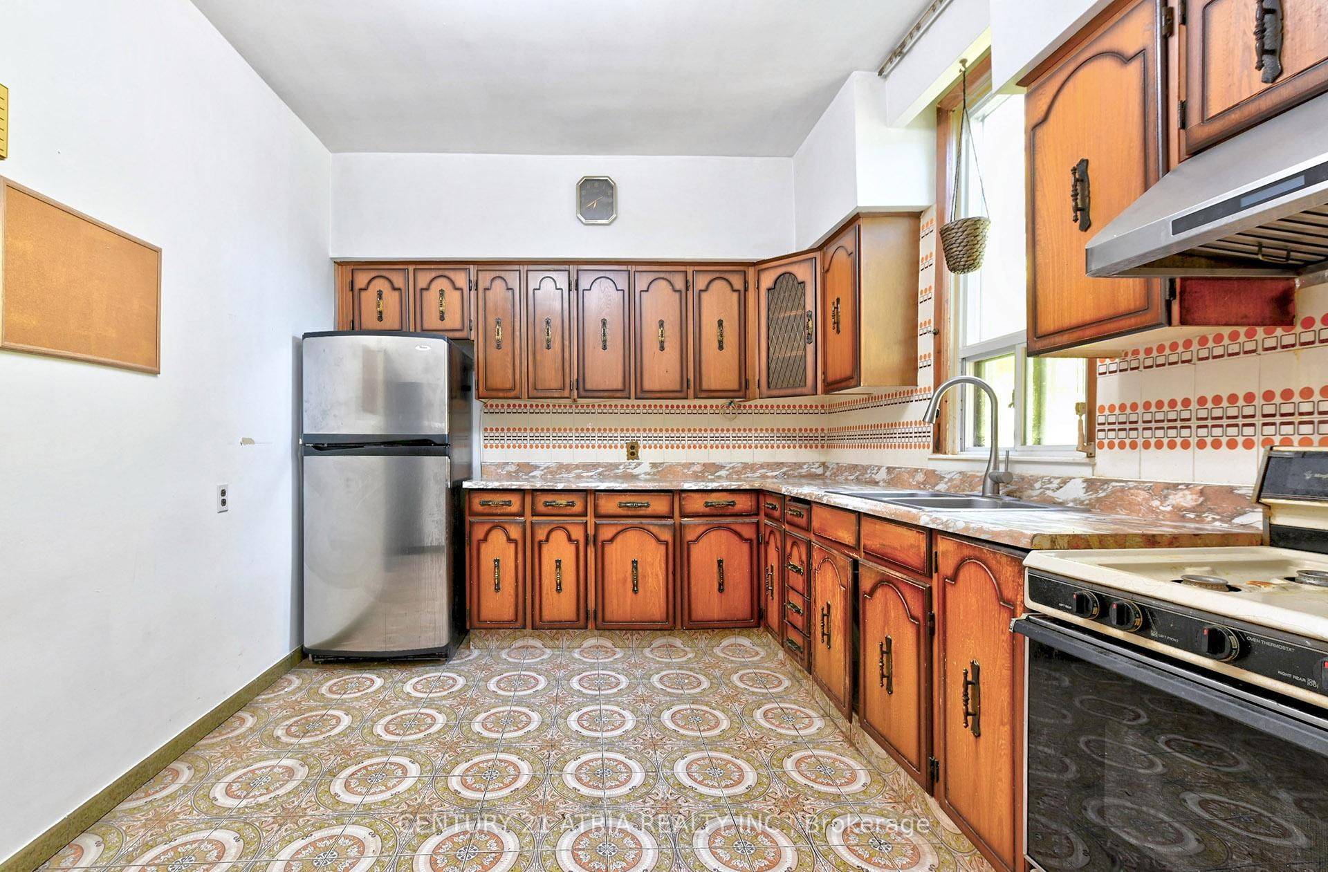 Toronto W02, ON M6H 2Y1,1195 Dovercourt RD