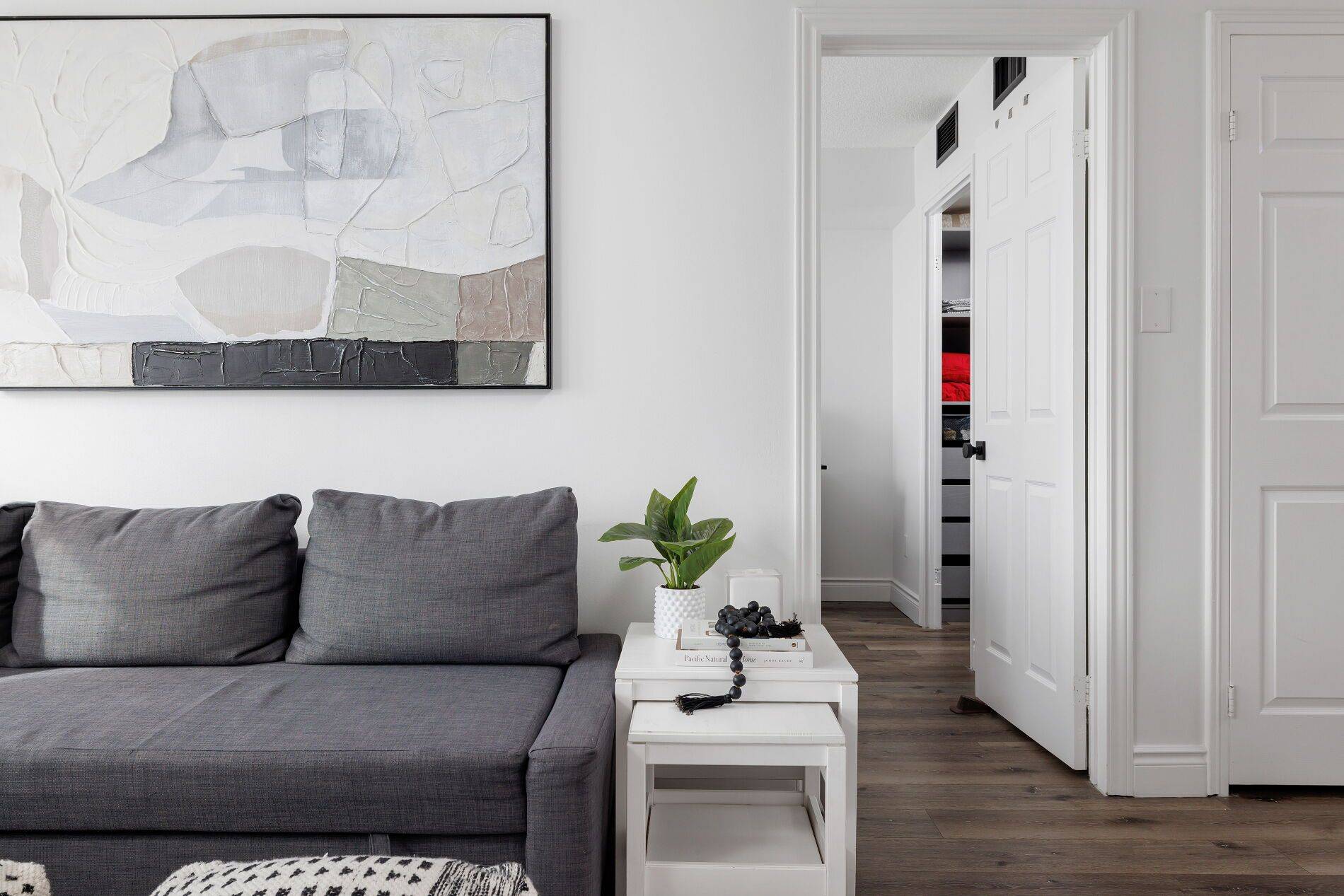 Mississauga, ON L5C 4H3,880 Dundas ST W #909