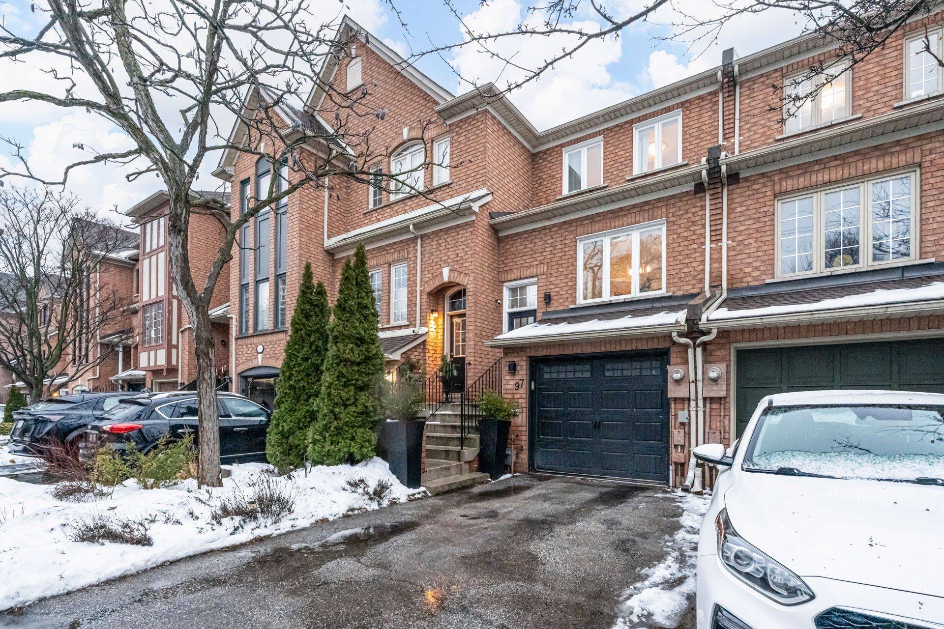 Toronto W06, ON M8V 4B1,97 Harbourview CRES