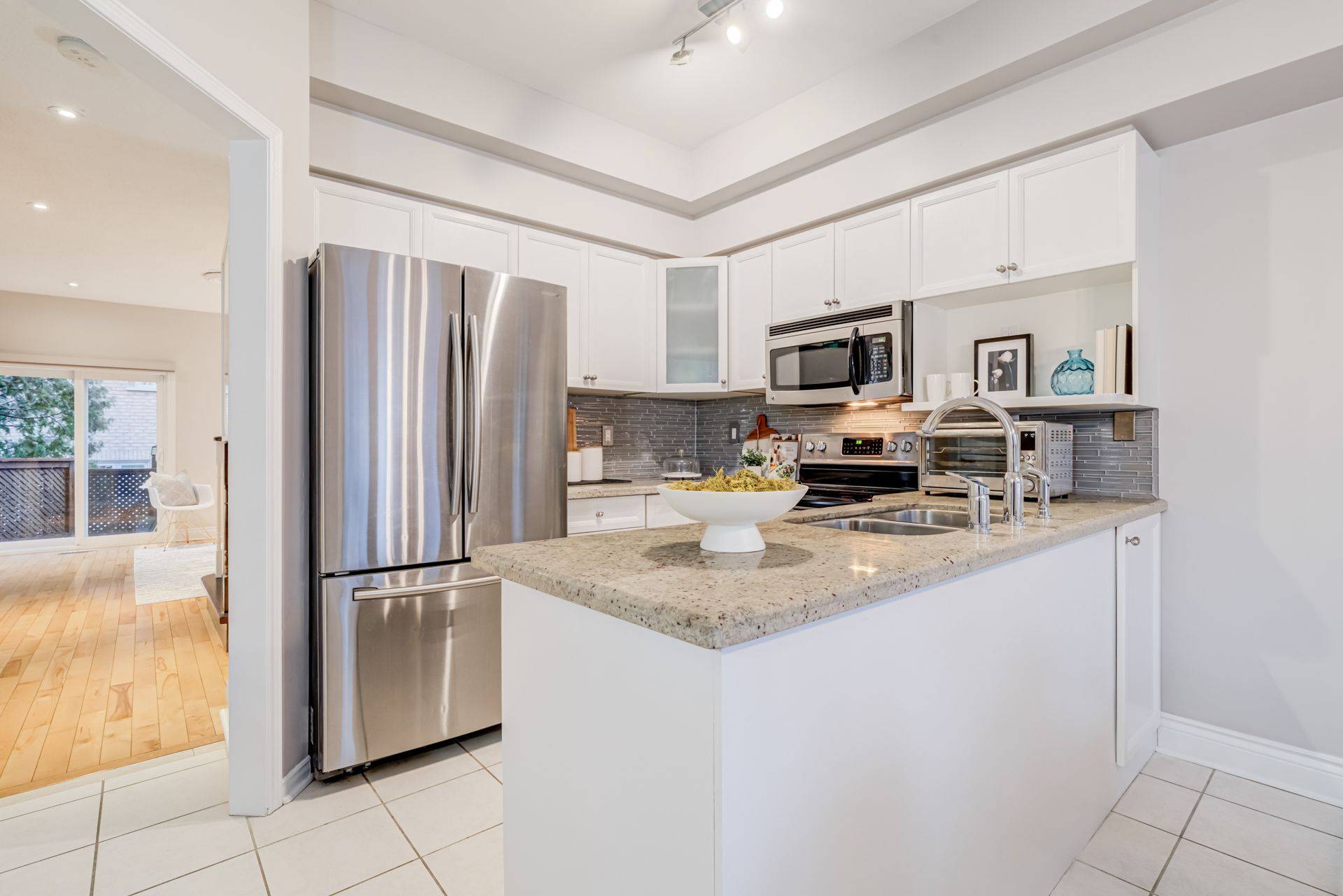 Toronto W06, ON M8V 4B1,97 Harbourview CRES