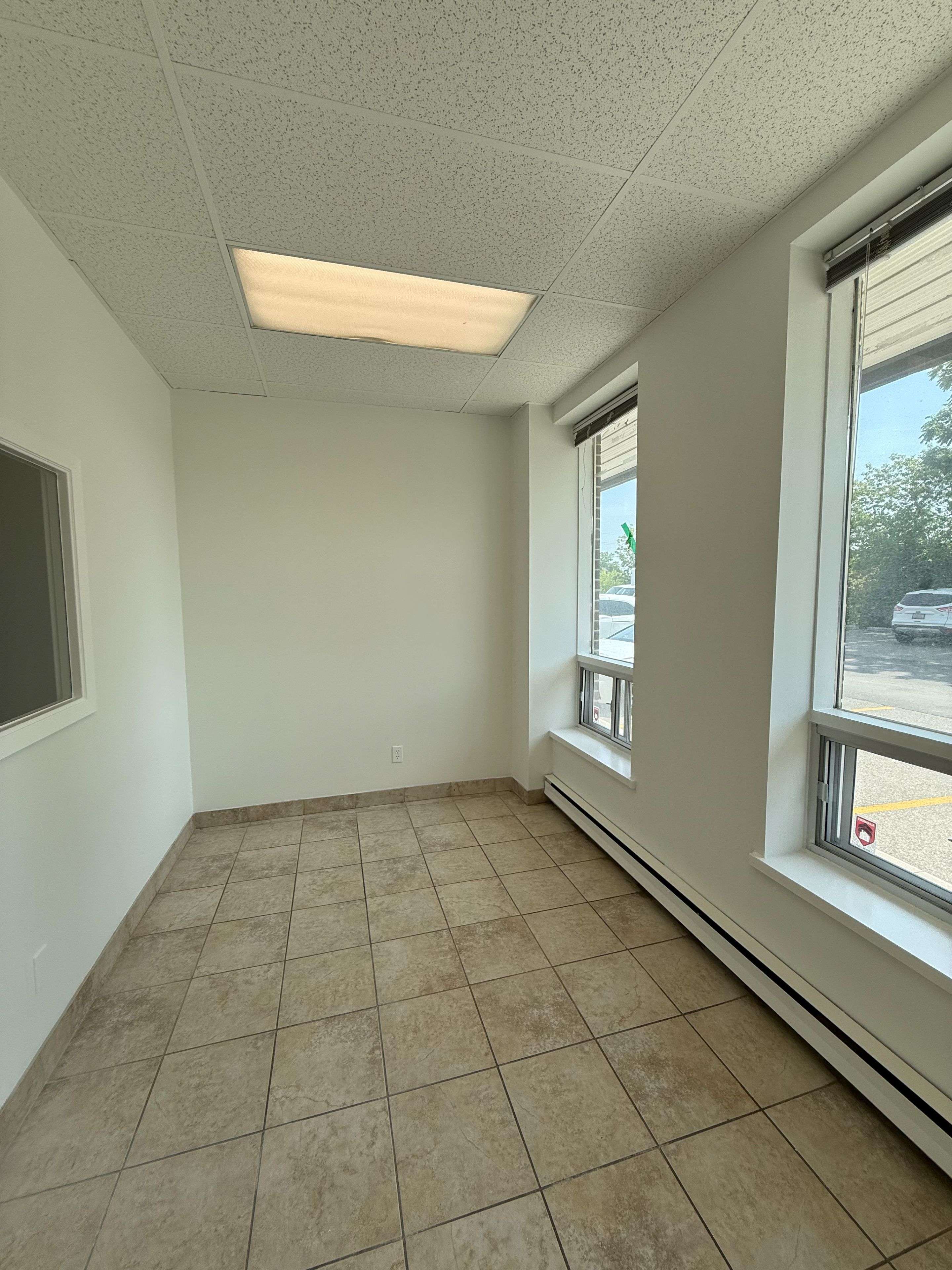 Mississauga, ON L4X 2G6,3171 Lenworth DR #7