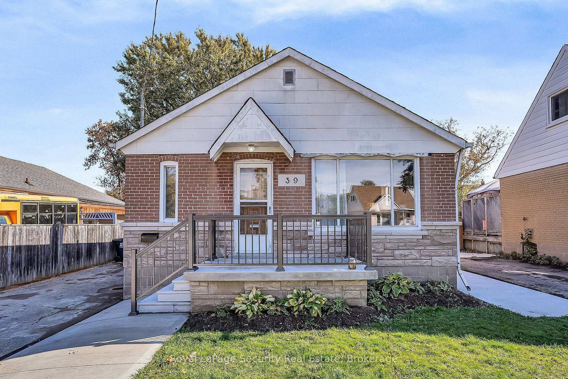 Toronto W10, ON M9W 1T5,39 Boniface AVE