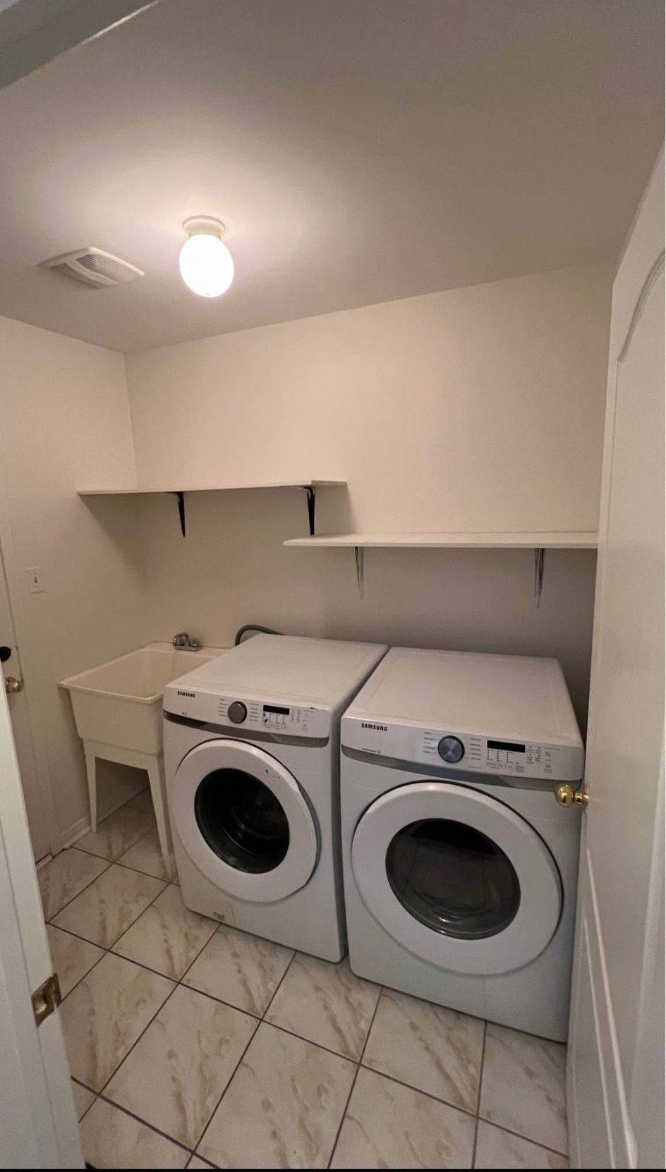 Brampton, ON L7A 3X6,97 Crown Victoria DR #Upper