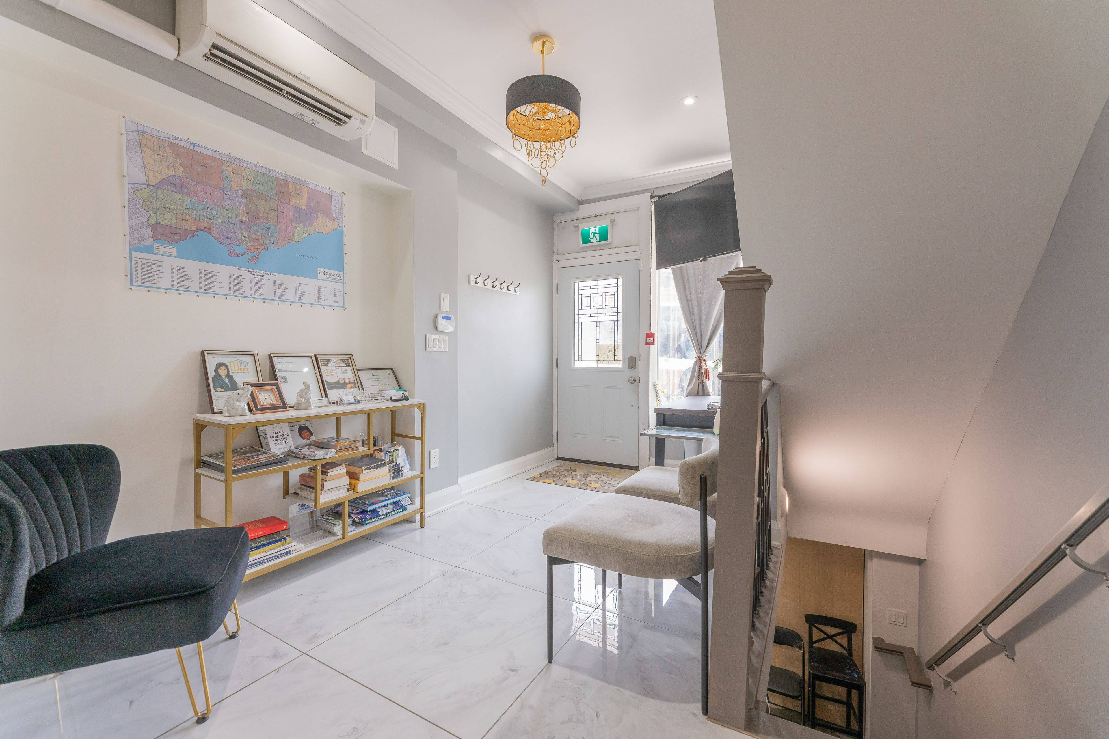 Toronto W04, ON M6M 1T1,2544 Eglinton AVE W