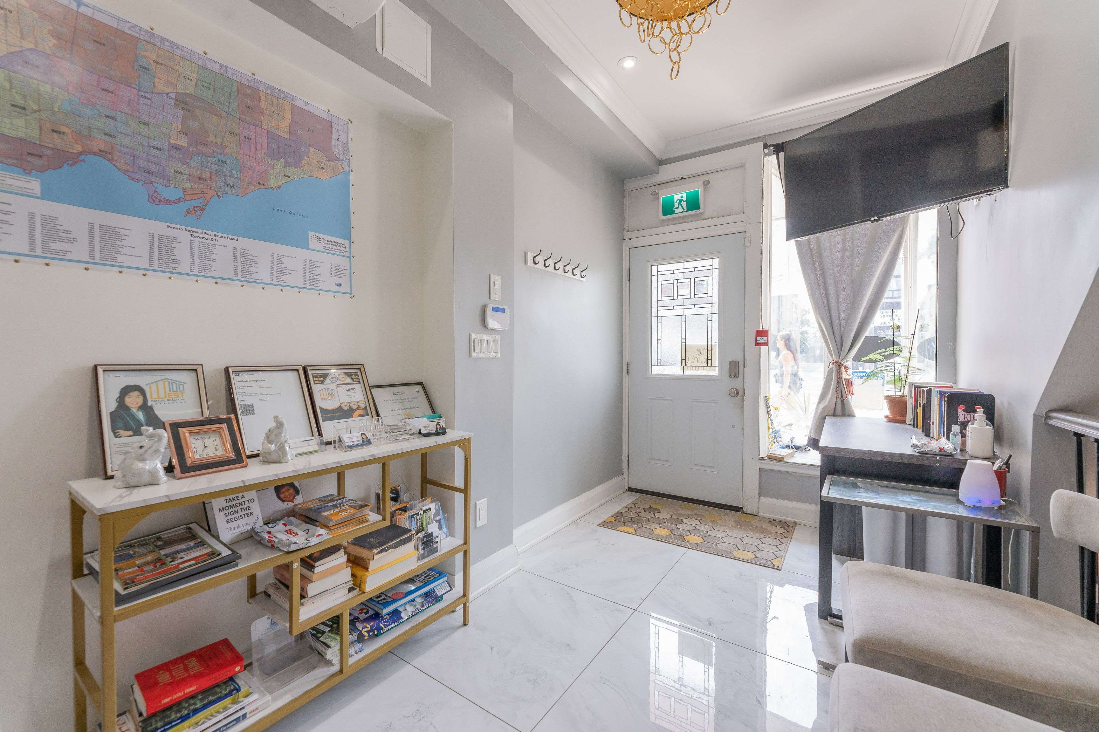 Toronto W04, ON M6M 1T1,2544 Eglinton AVE W