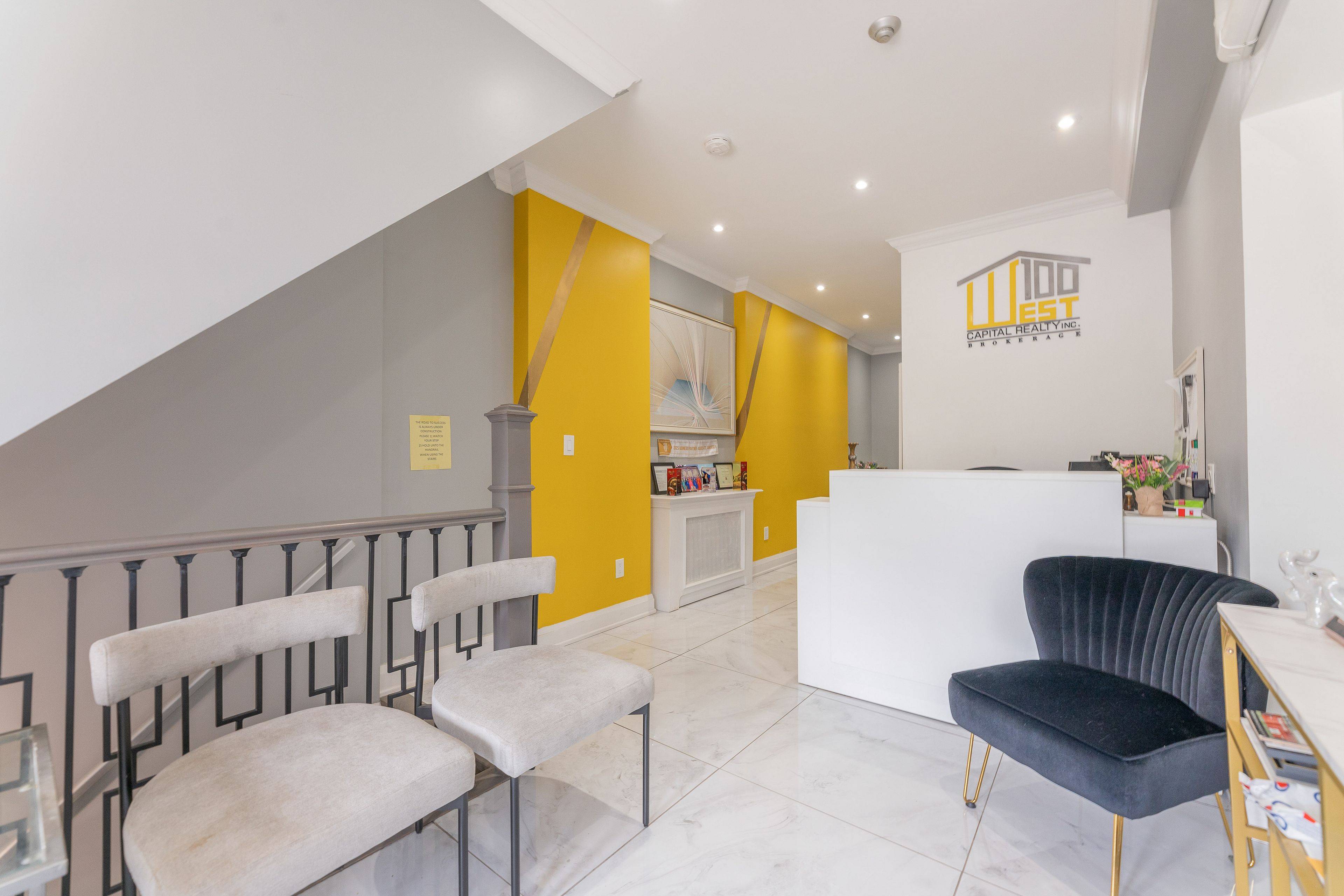 Toronto W04, ON M6M 1T1,2544 Eglinton AVE W