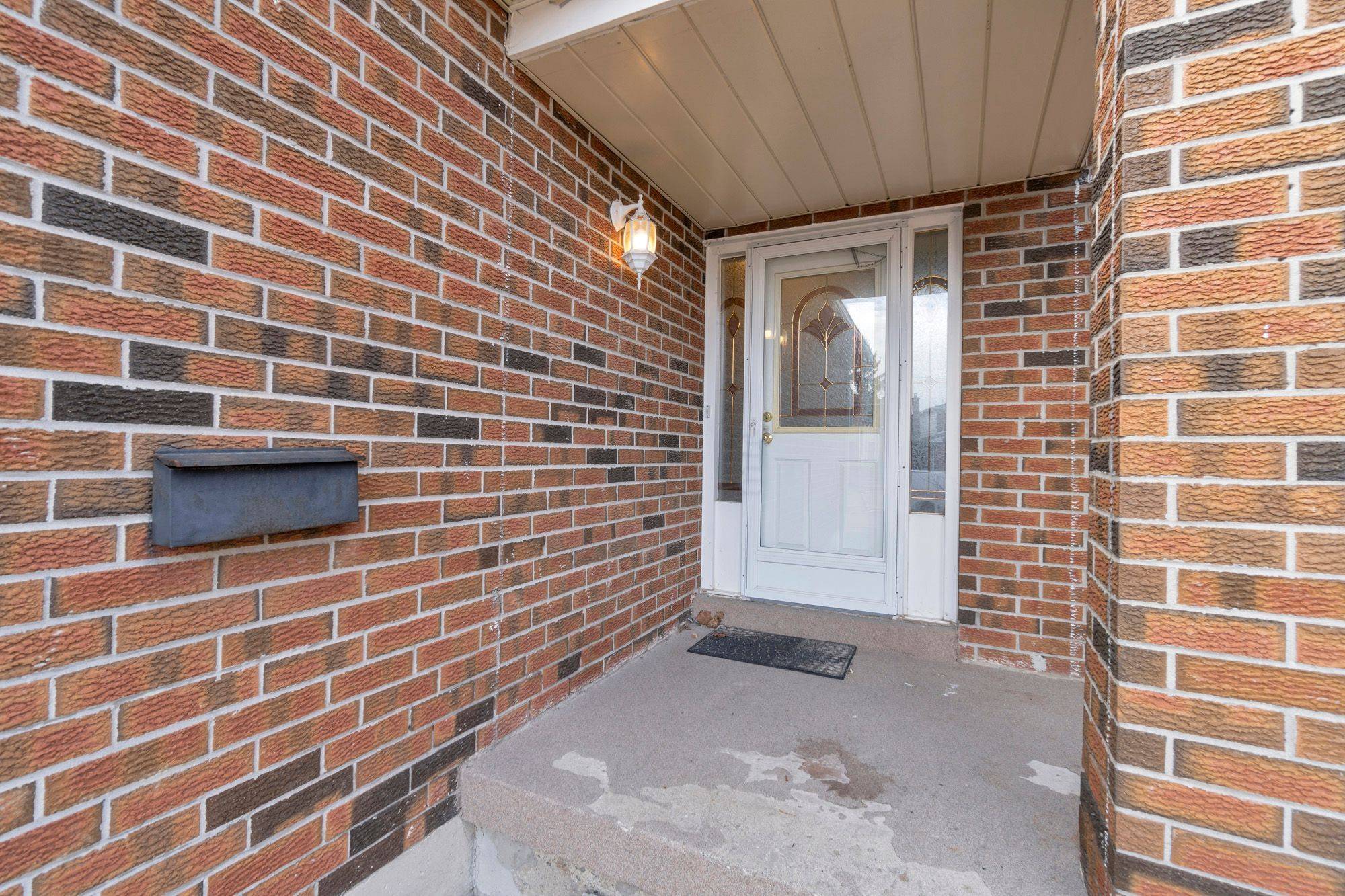 Brampton, ON L6Z 1R8,35 Ferri CRES