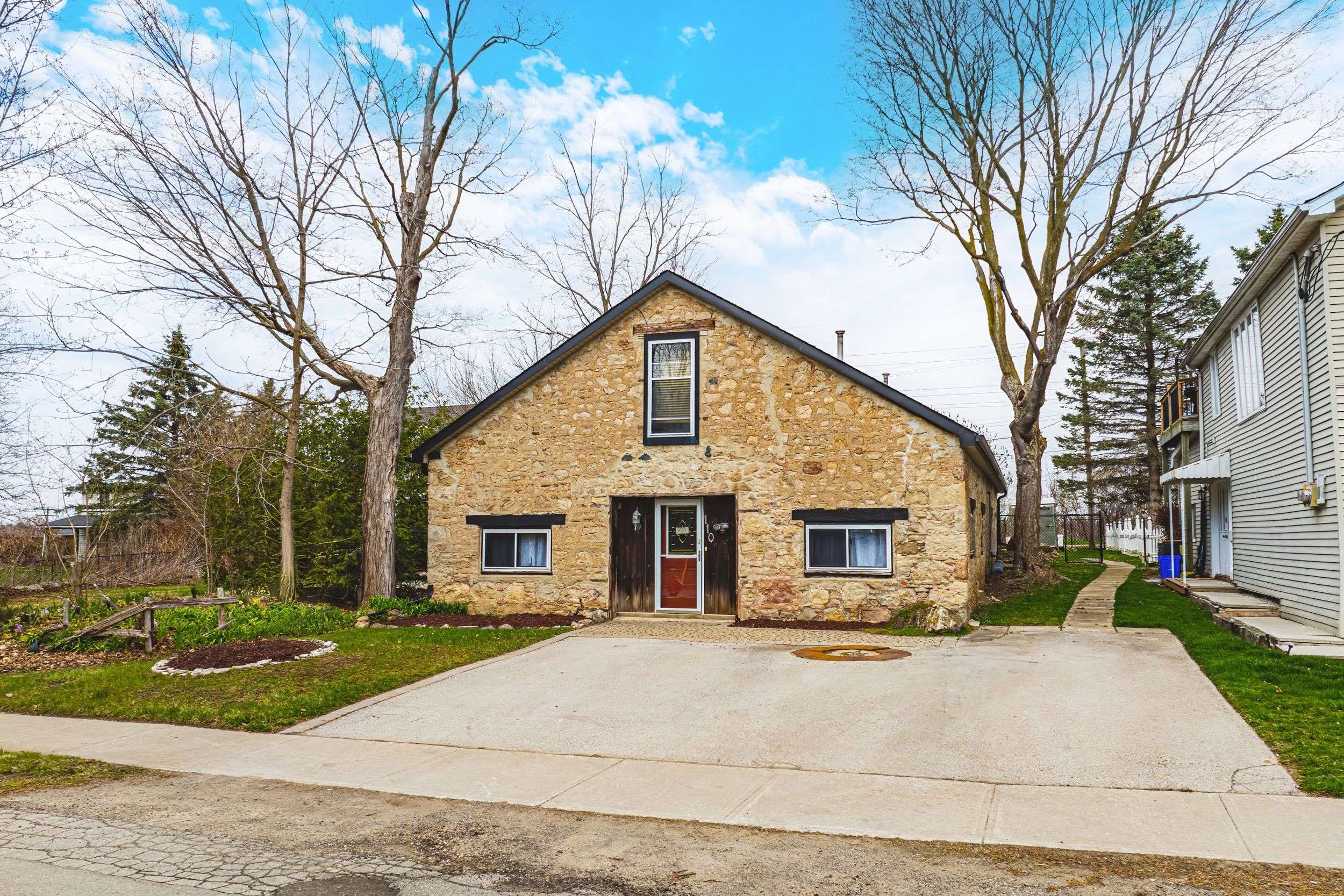 Hamilton, ON L8B 0Z3,110 Freelton RD