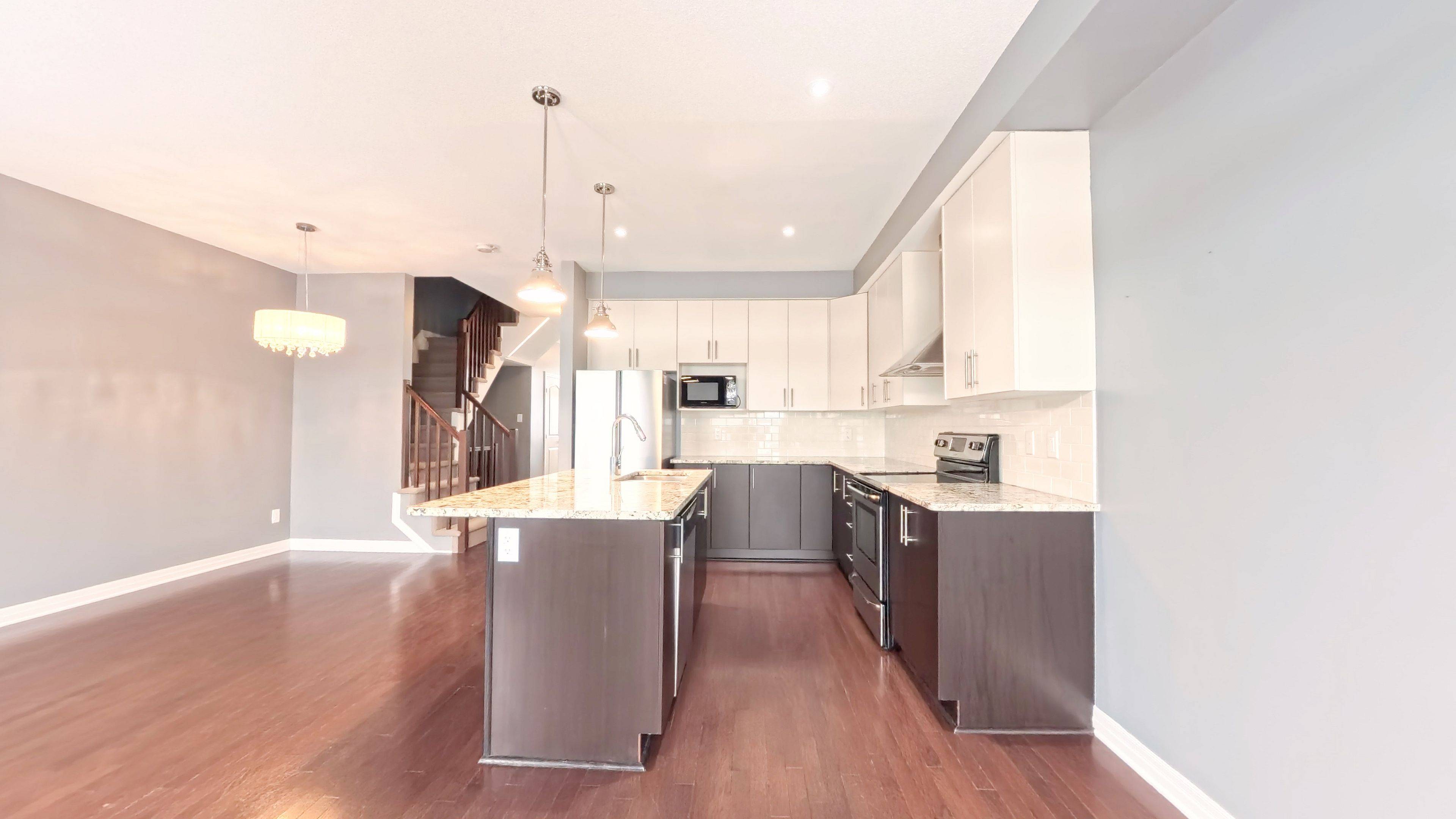 Leitrim, ON K1T 0L1,617 Sunburst ST