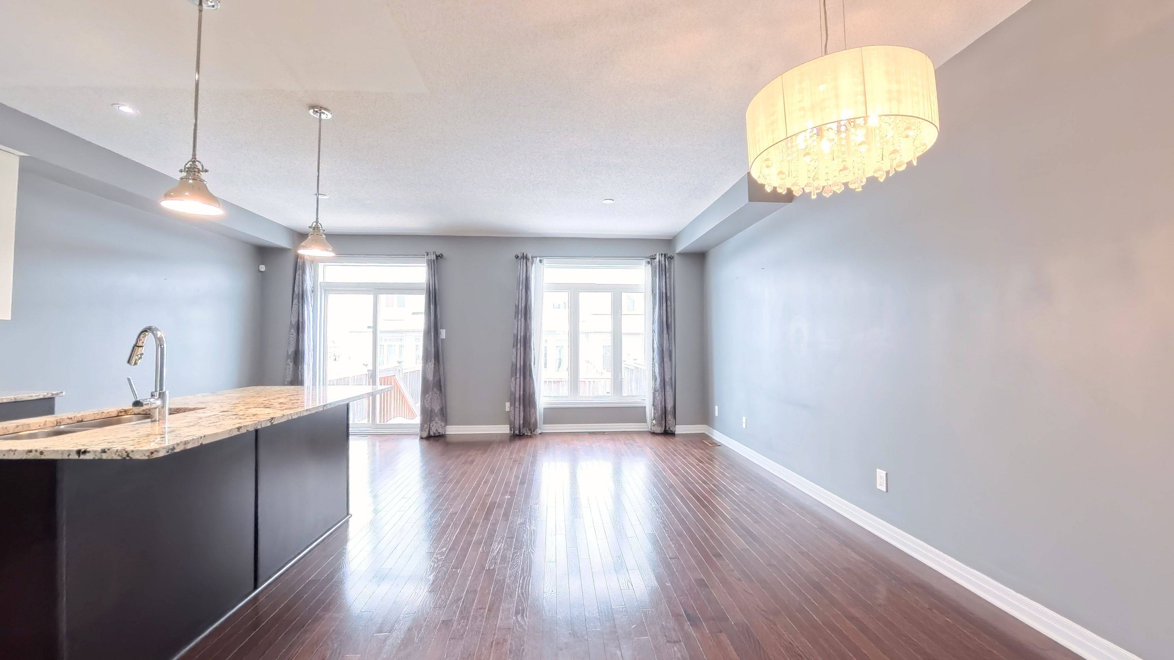 Leitrim, ON K1T 0L1,617 Sunburst ST