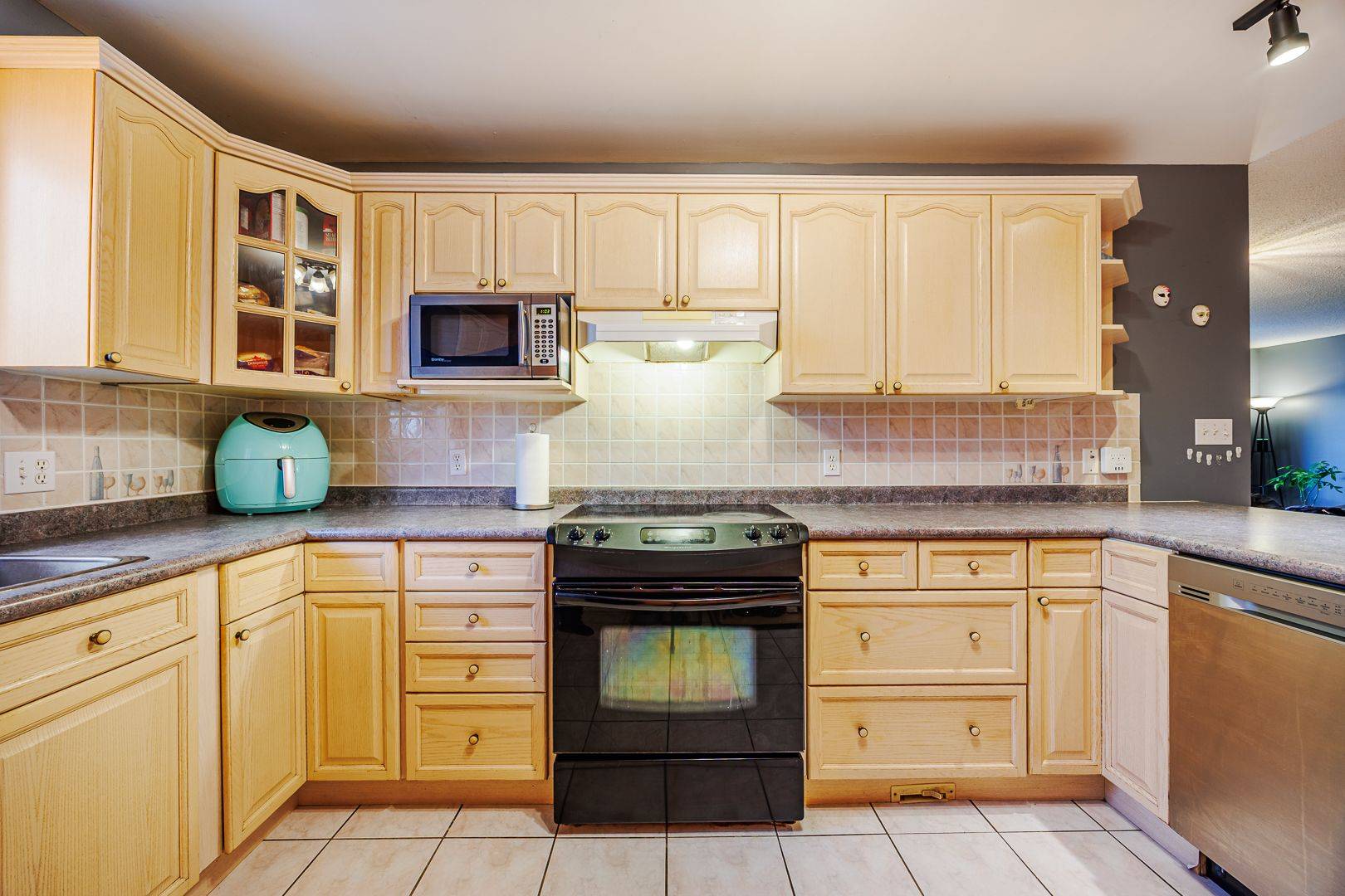 Thorold, ON L2V 5A6,84 Confederation AVE