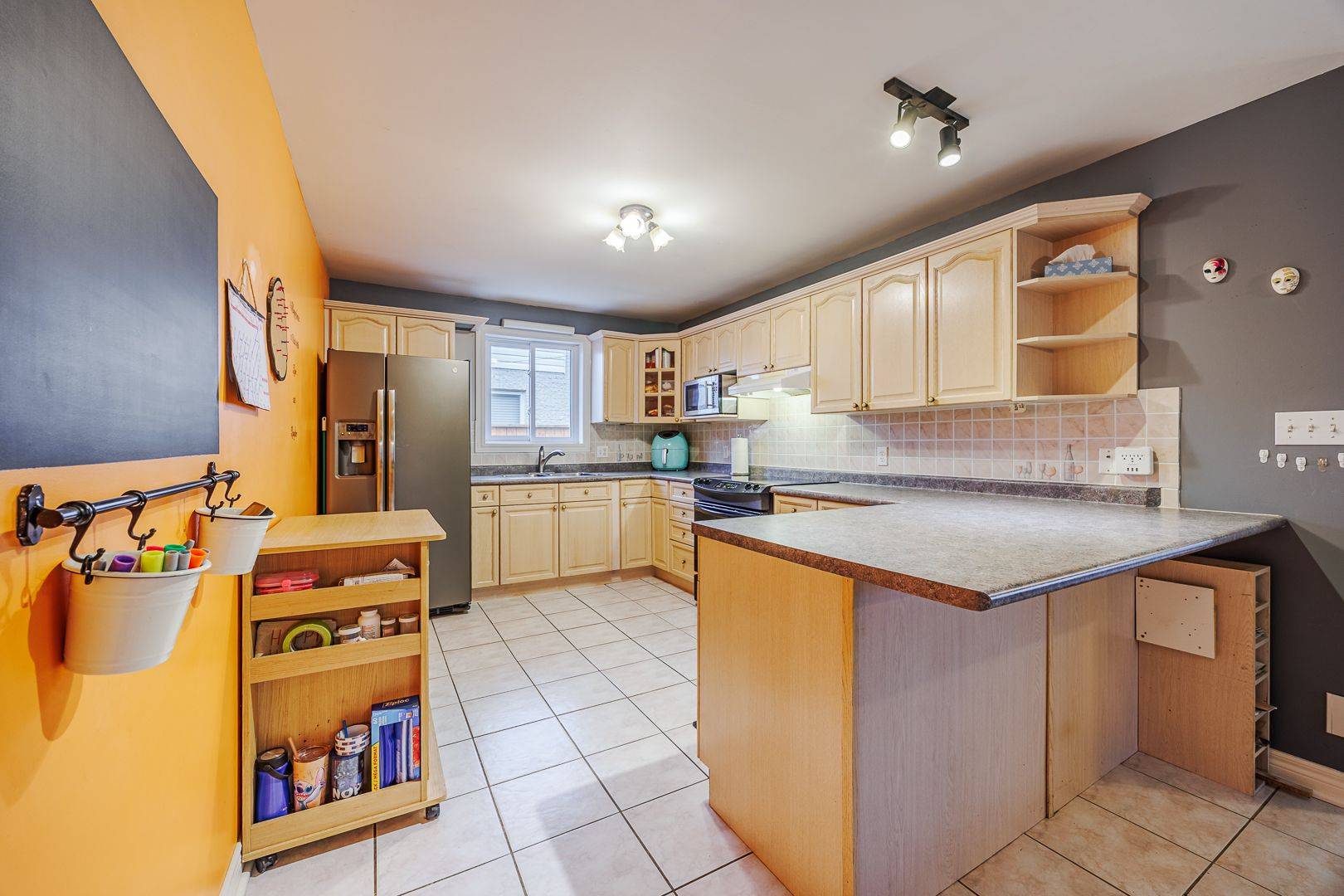 Thorold, ON L2V 5A6,84 Confederation AVE