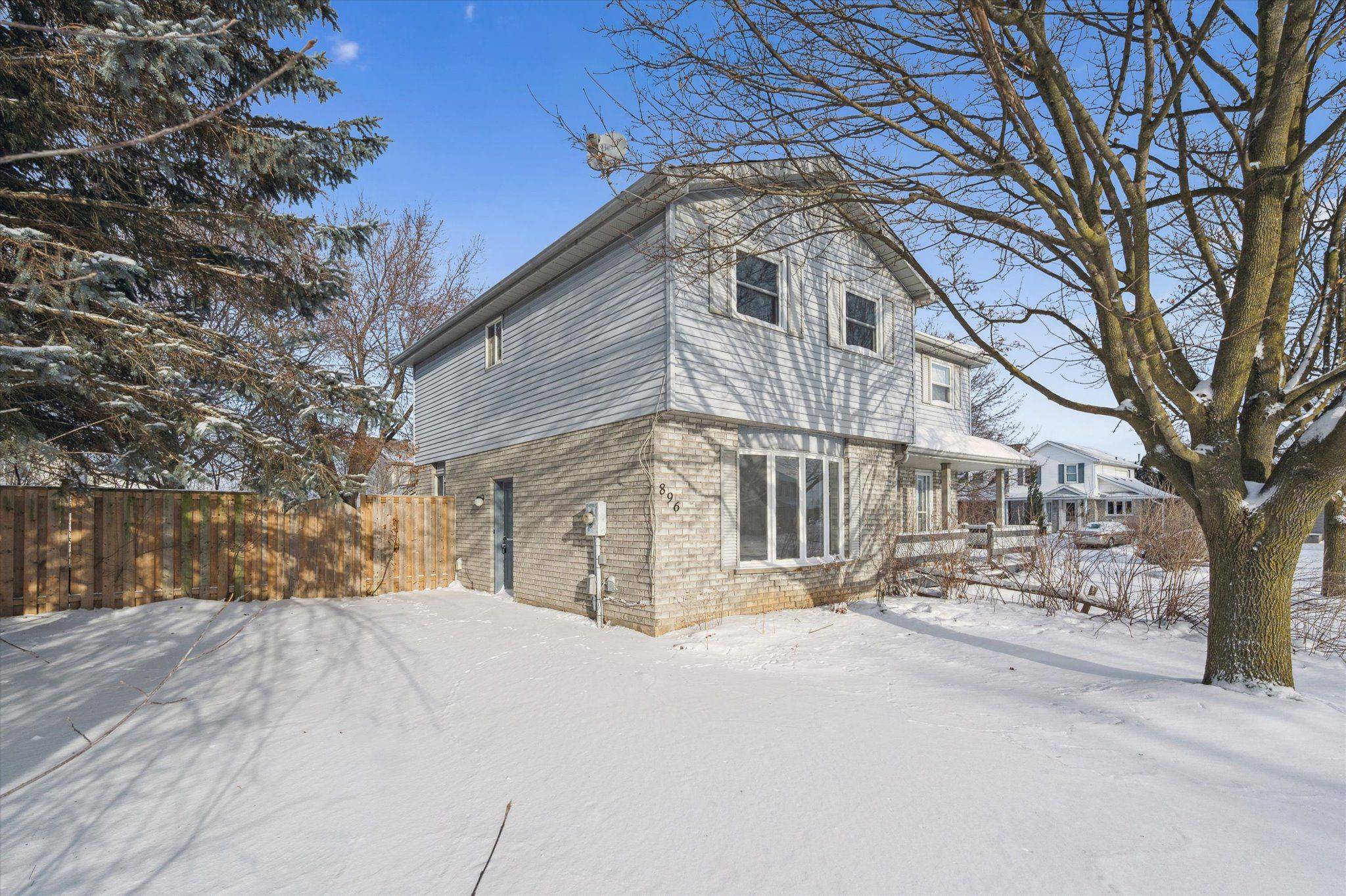 Cambridge, ON N1R 8C4,896 Elgin ST N