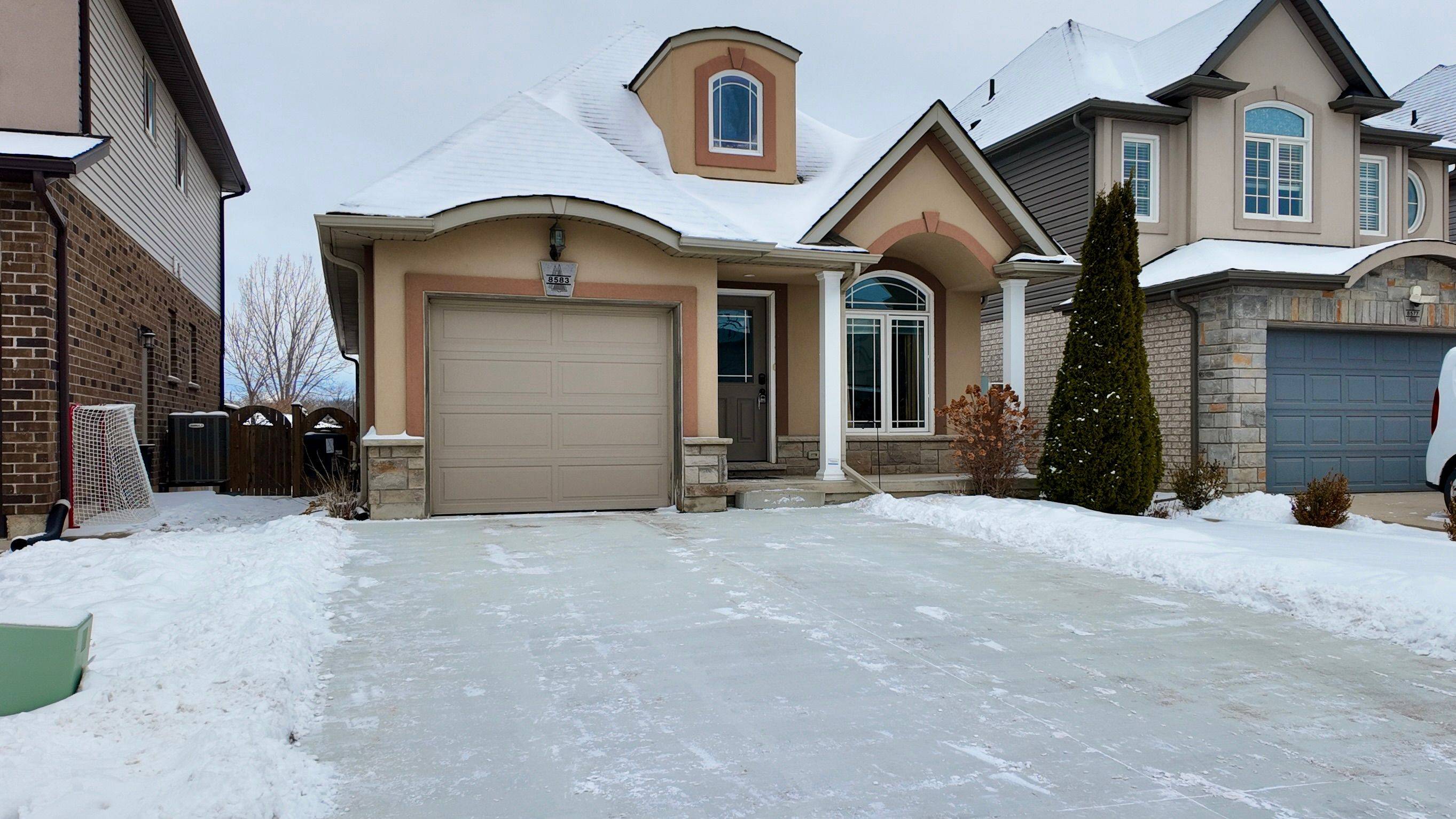 Niagara Falls, ON L2H 1H4,8583 Jennifer CRES N