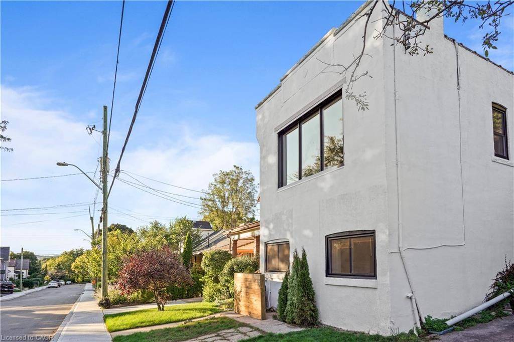 Hamilton, ON L8R 1X8,30 Jones ST #2