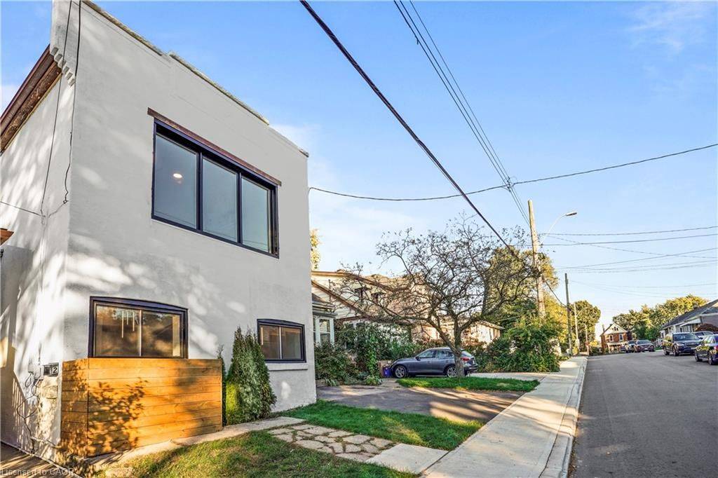 Hamilton, ON L8R 1X8,30 Jones ST #2