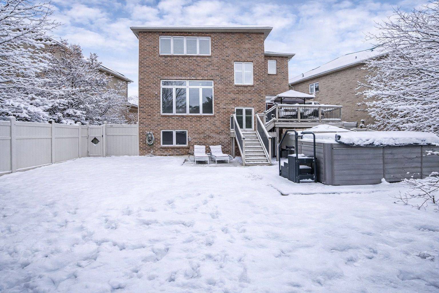 Hamilton, ON L8B 0V9,181 Springview DR