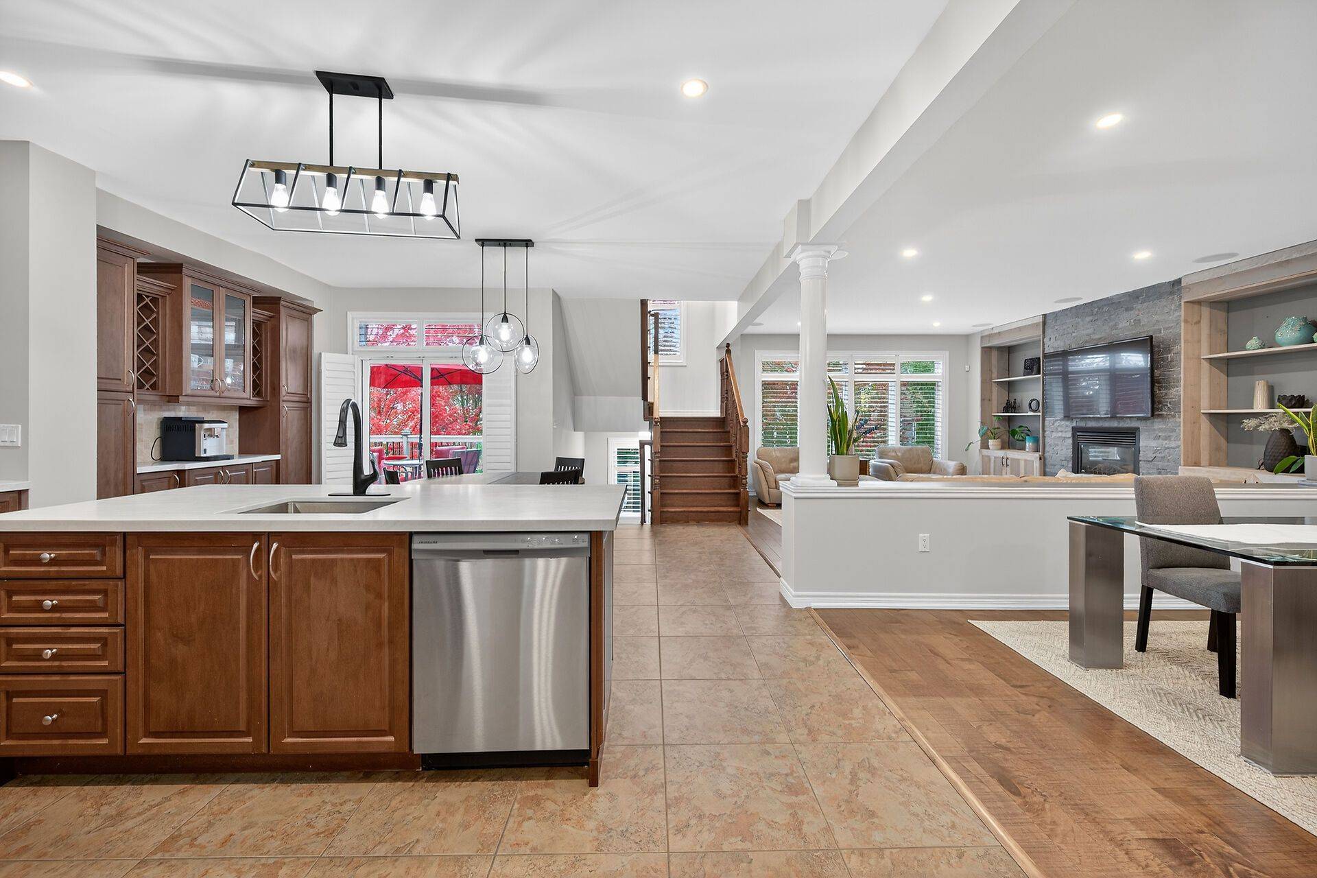 Hamilton, ON L8B 0V9,181 Springview DR