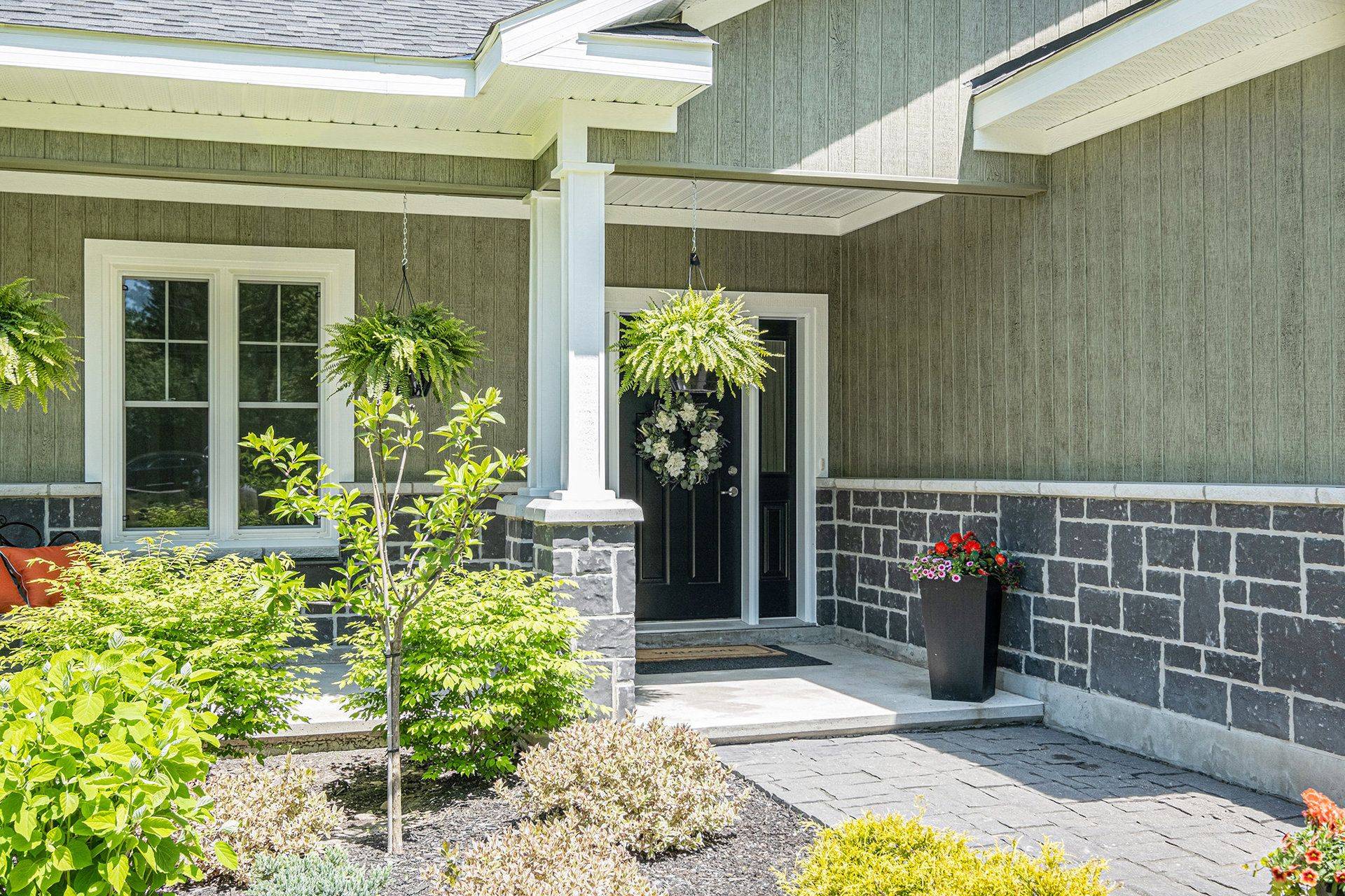 Rideau Lakes, ON K0G 1V0,4780 C Briton-Houghton Bay RD