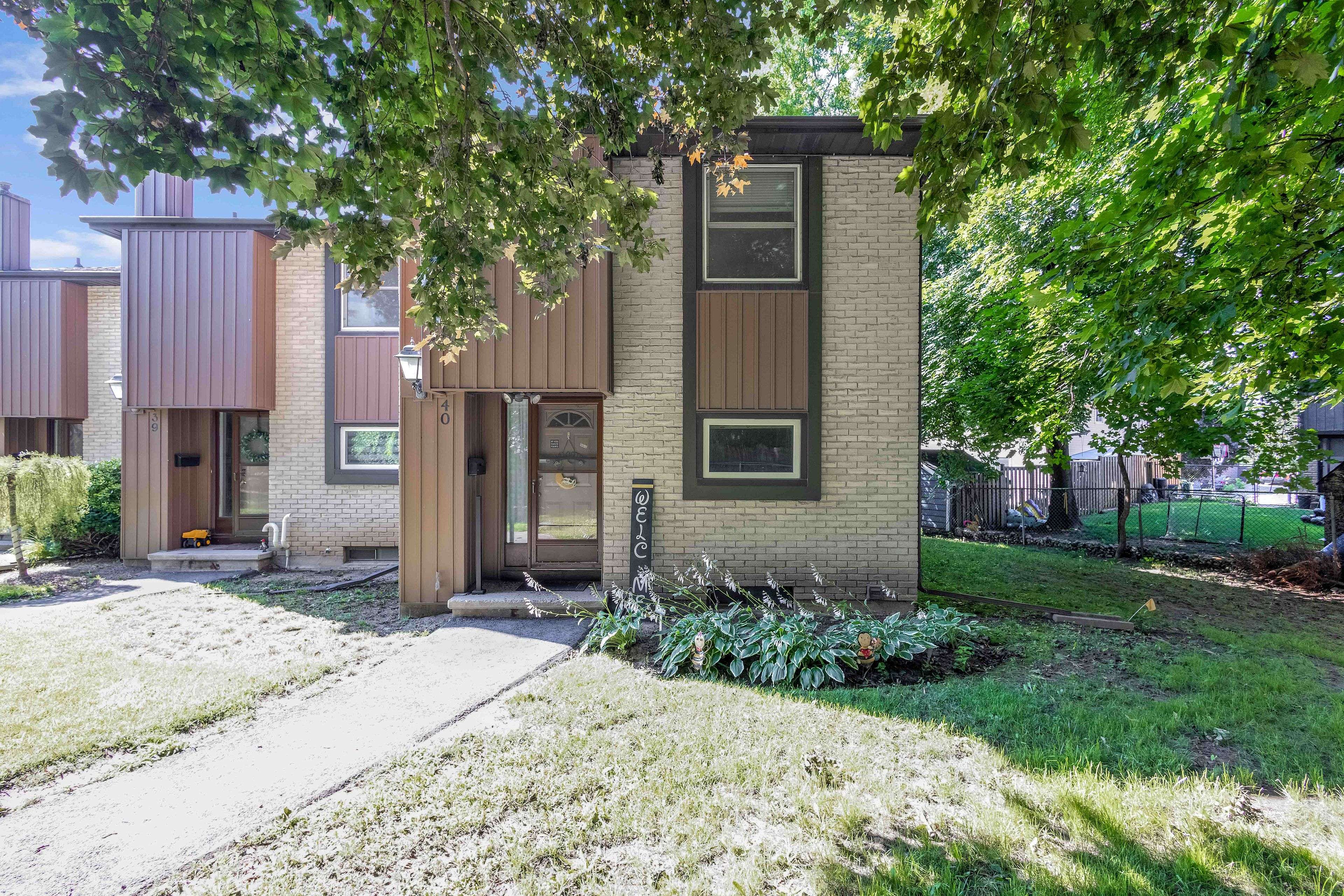 Cambridge, ON N1R 6V8,215 Glamis RD #40