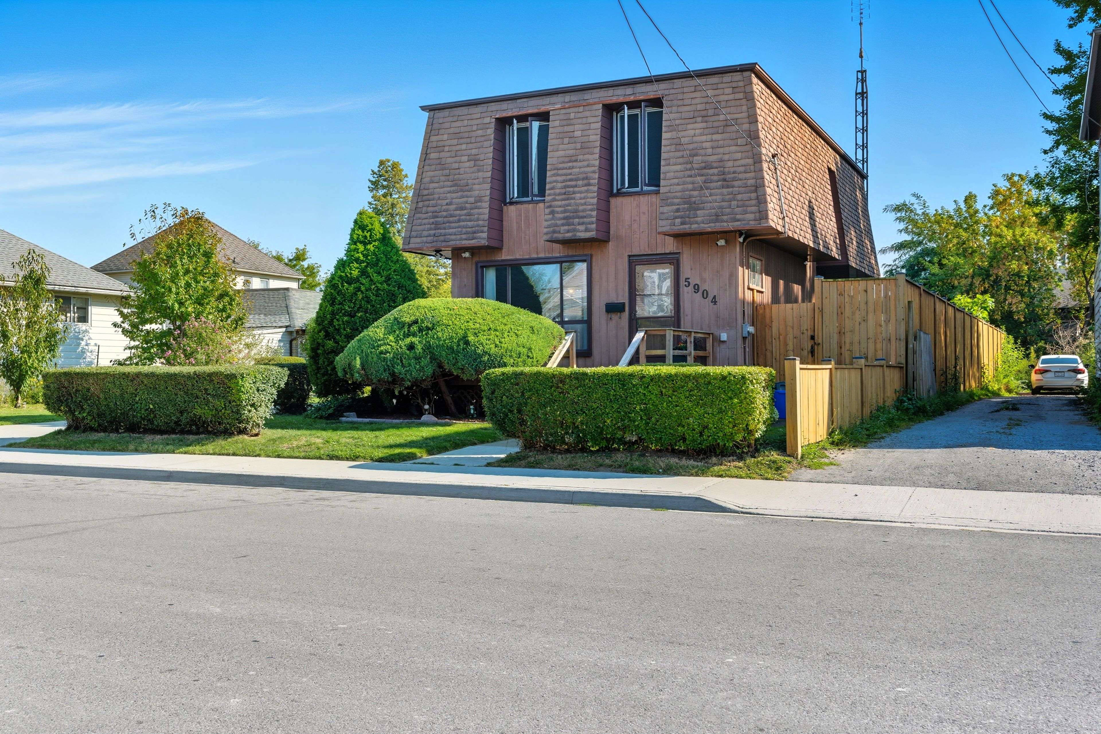 Niagara Falls, ON L2G 1G8,5904 Prospect ST