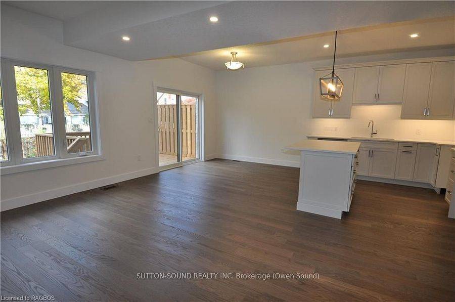 Owen Sound, ON N4K 5N3,642 8th ST W