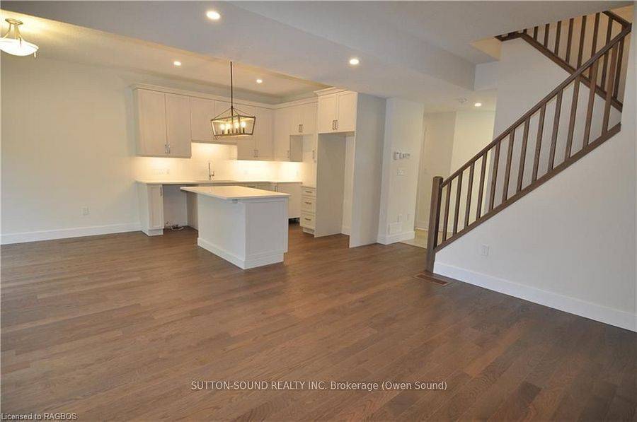 Owen Sound, ON N4K 5N3,642 8th ST W