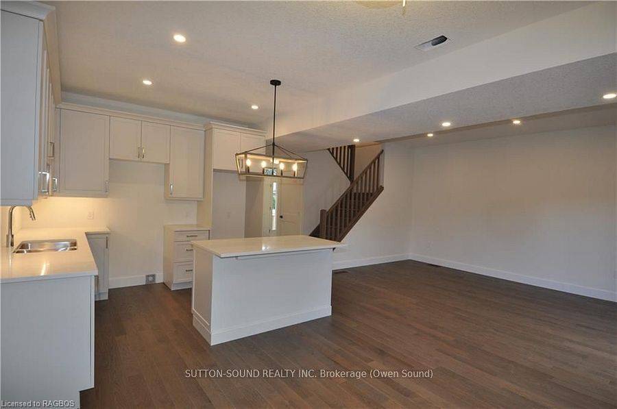 Owen Sound, ON N4K 5N3,642 8th ST W