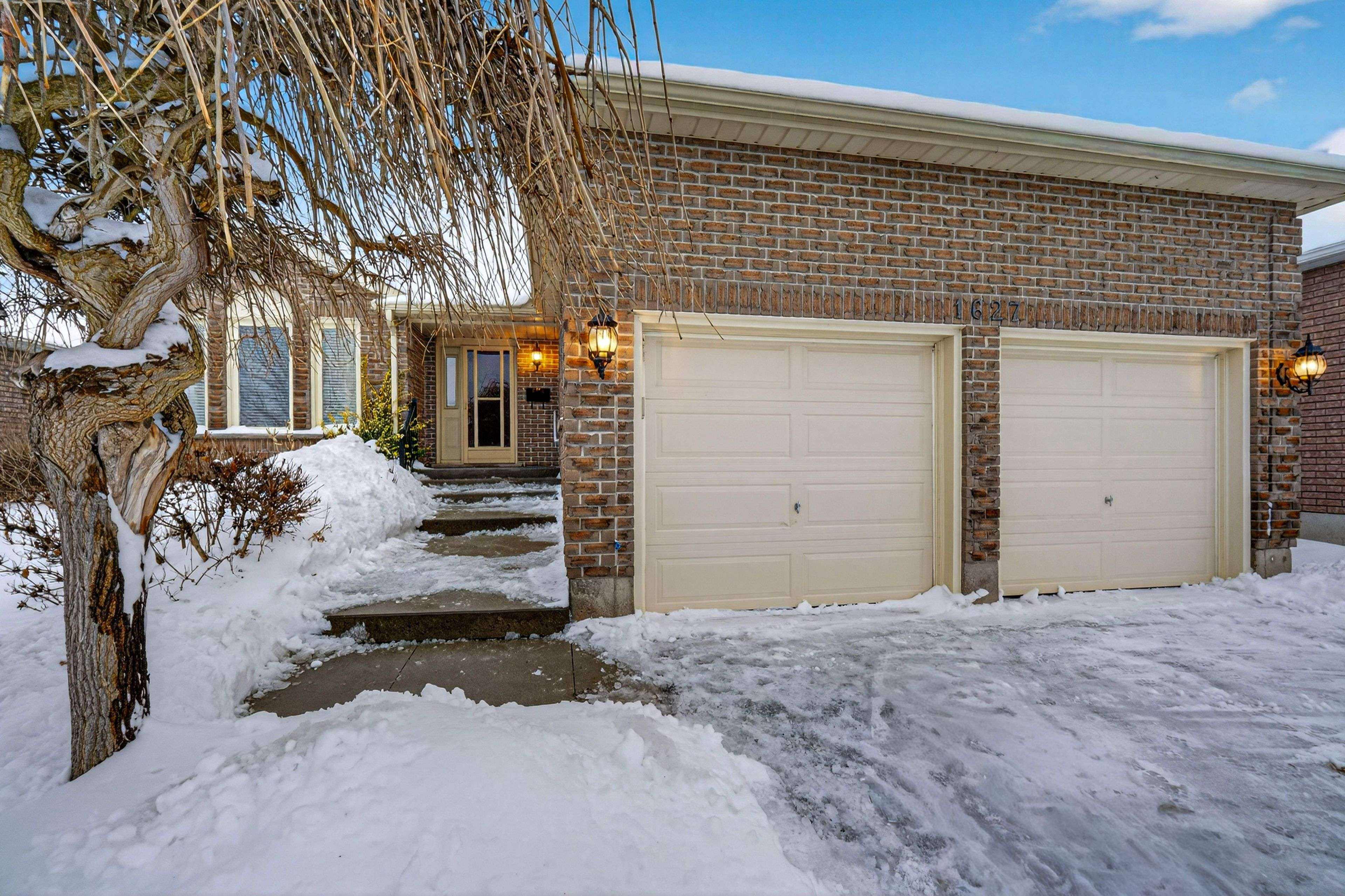 Peterborough, ON K9K 2C3,1627 Ramblewood DR