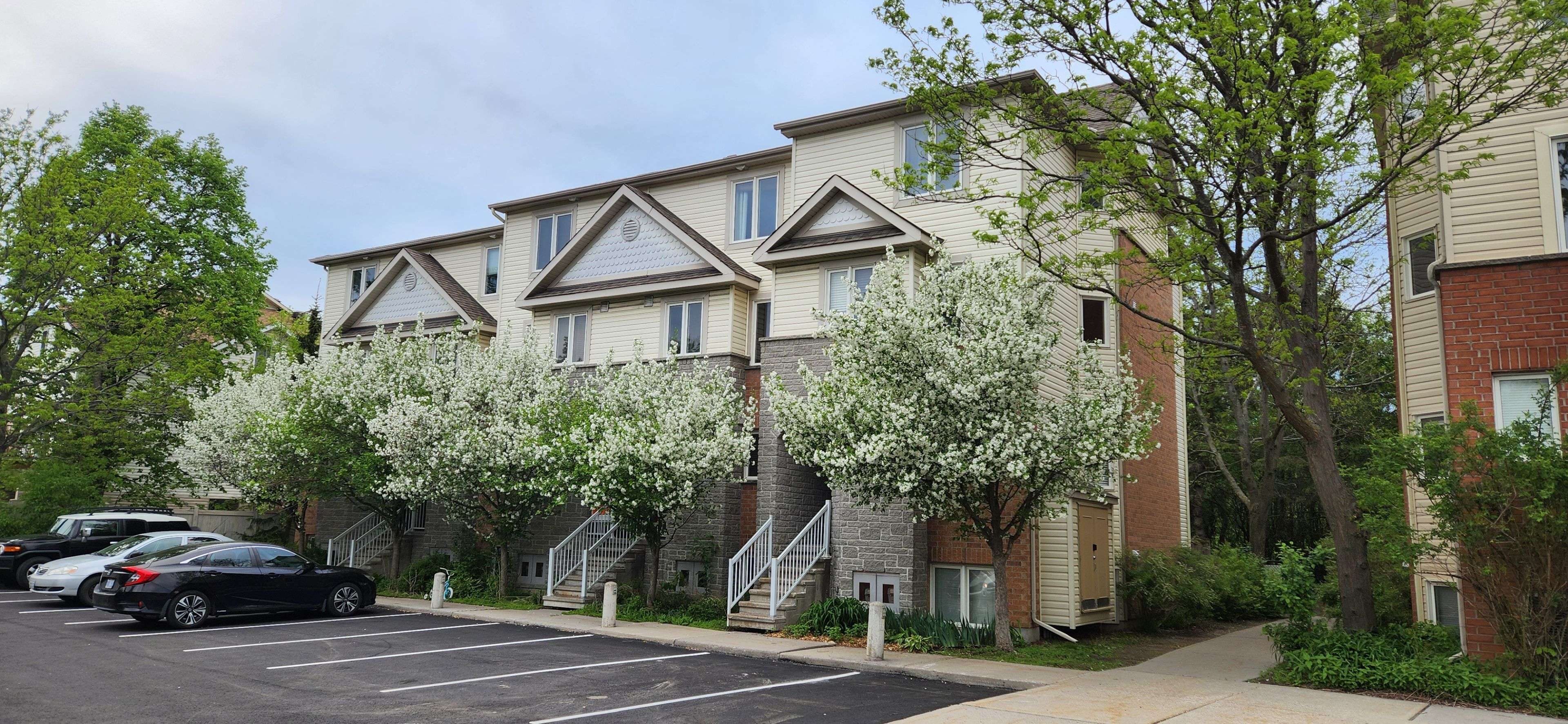 Cyrville - Carson Grove - Pineview, ON K1J 1K7,67 Strathaven Private