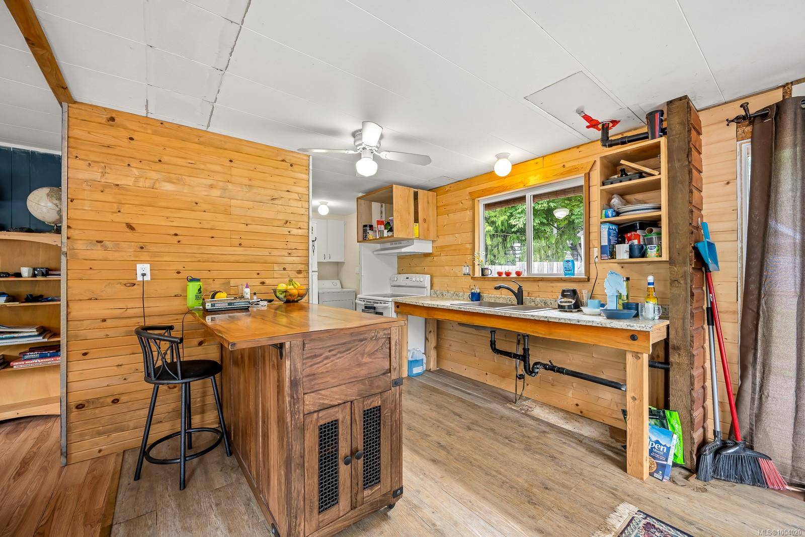 Fanny Bay, BC V0R 1W0,7865 Ships Point Rd