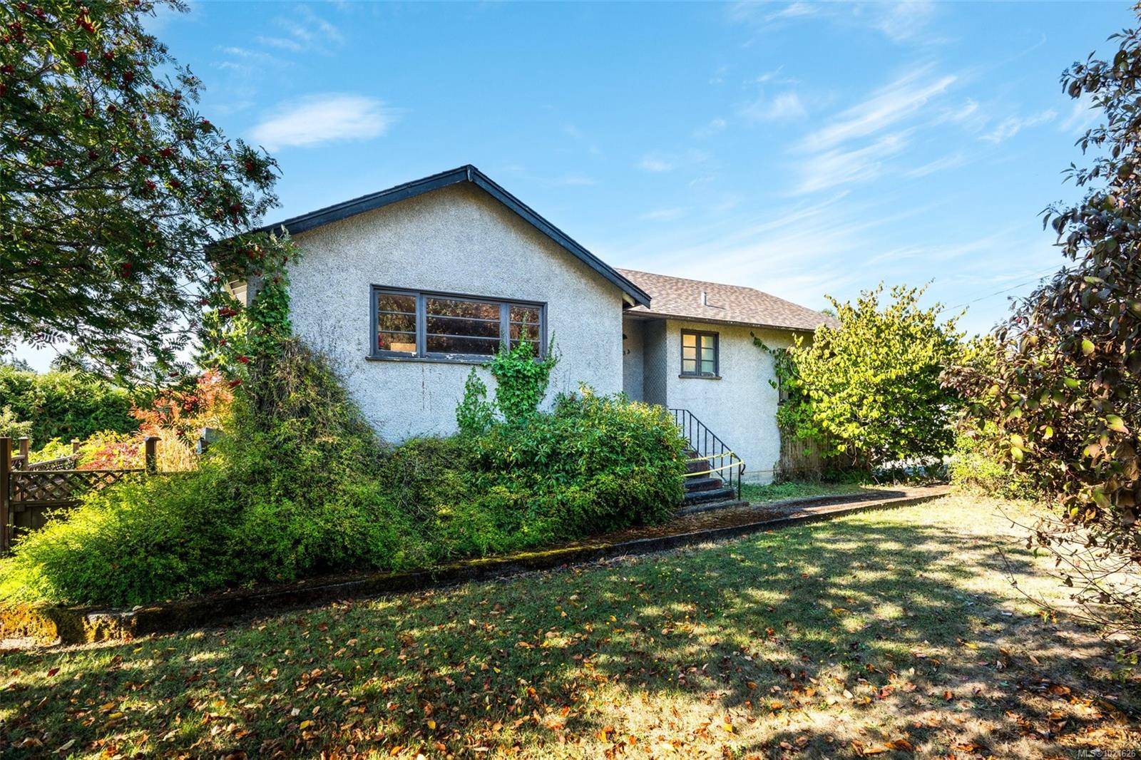 View Royal, BC V9B 1B9,533 View Royal Ave