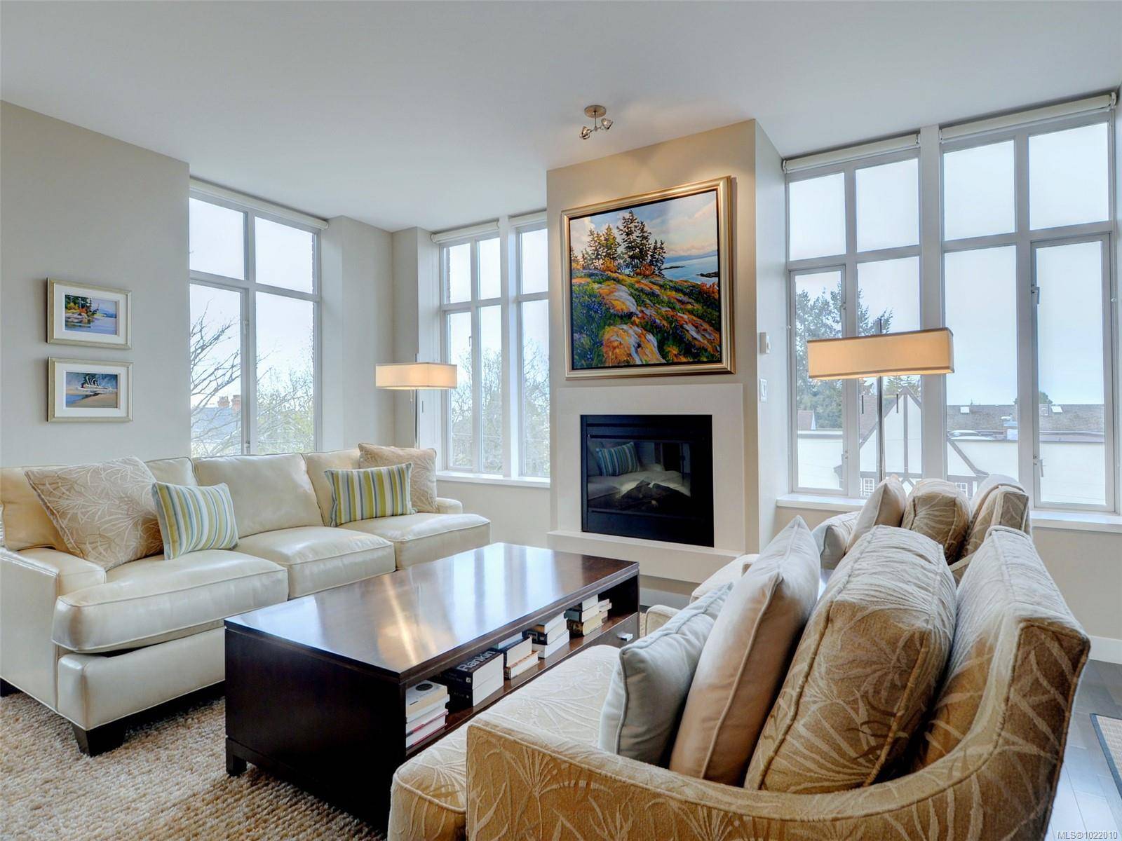 Victoria, BC V8V 3G7,999 Burdett Ave #311