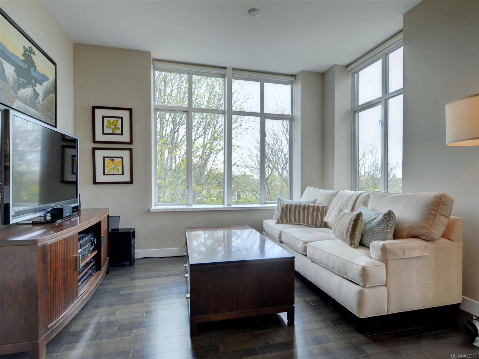 Victoria, BC V8V 3G7,999 Burdett Ave #311