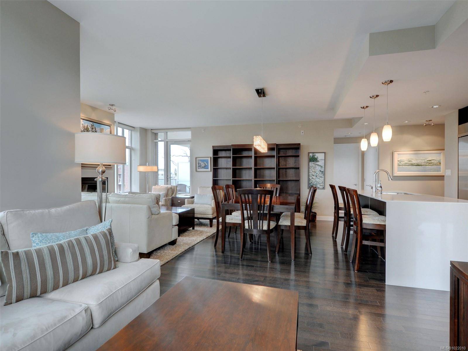 Victoria, BC V8V 3G7,999 Burdett Ave #311