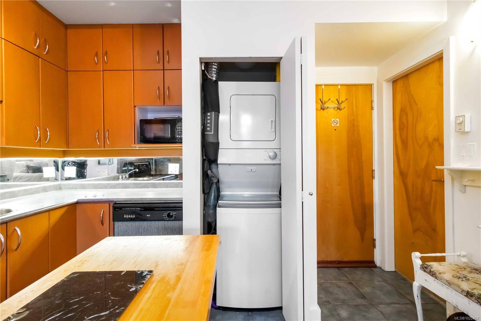 Victoria, BC V8W 1S2,409 Swift St #117