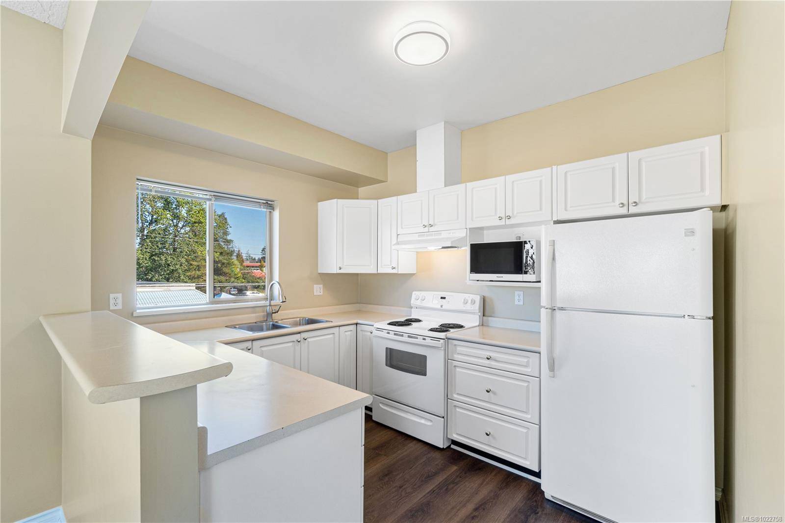 Parksville, BC V9P 2H6,125 McCarter St #207