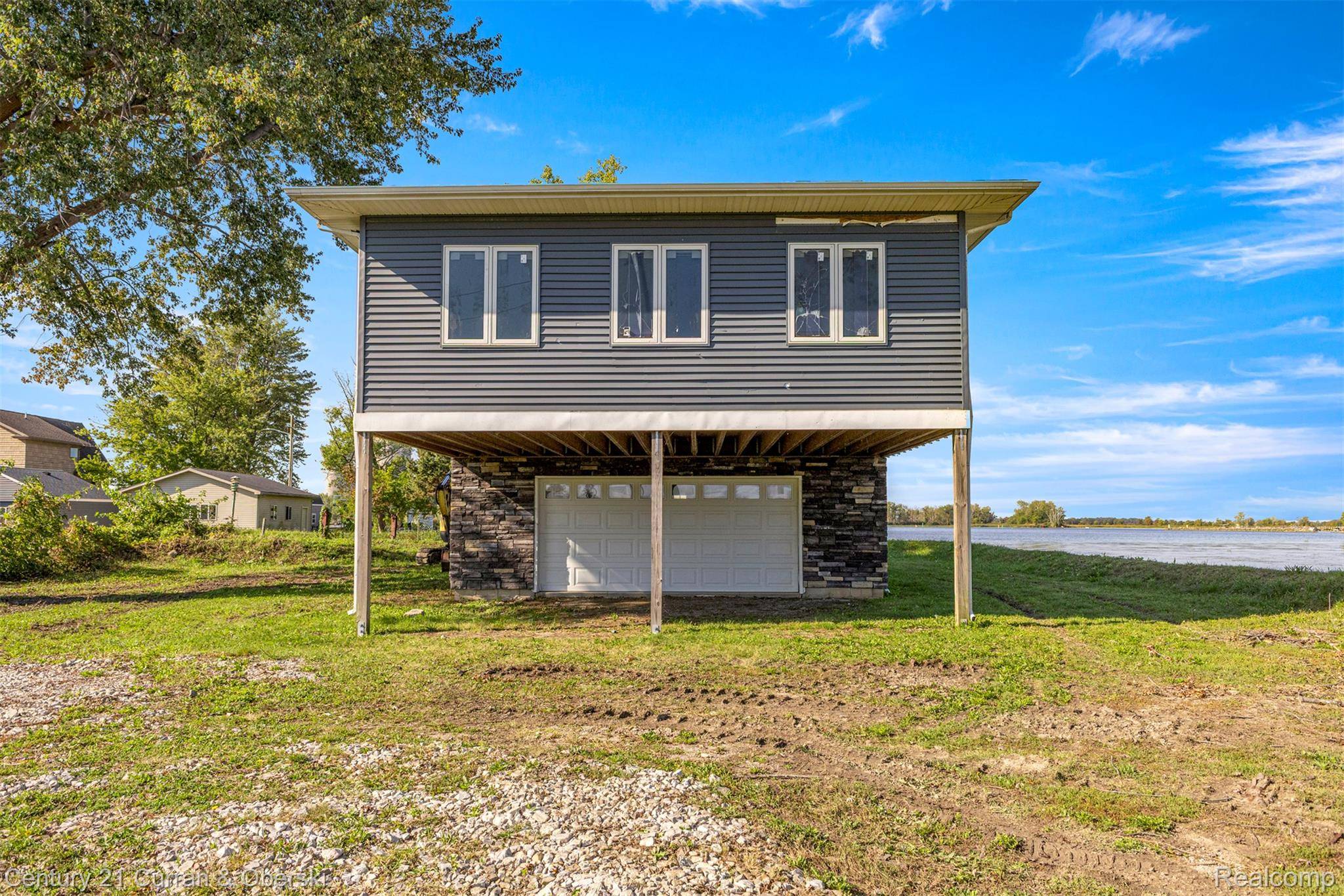 Newport, MI 48166,6809 Lakeshore DR