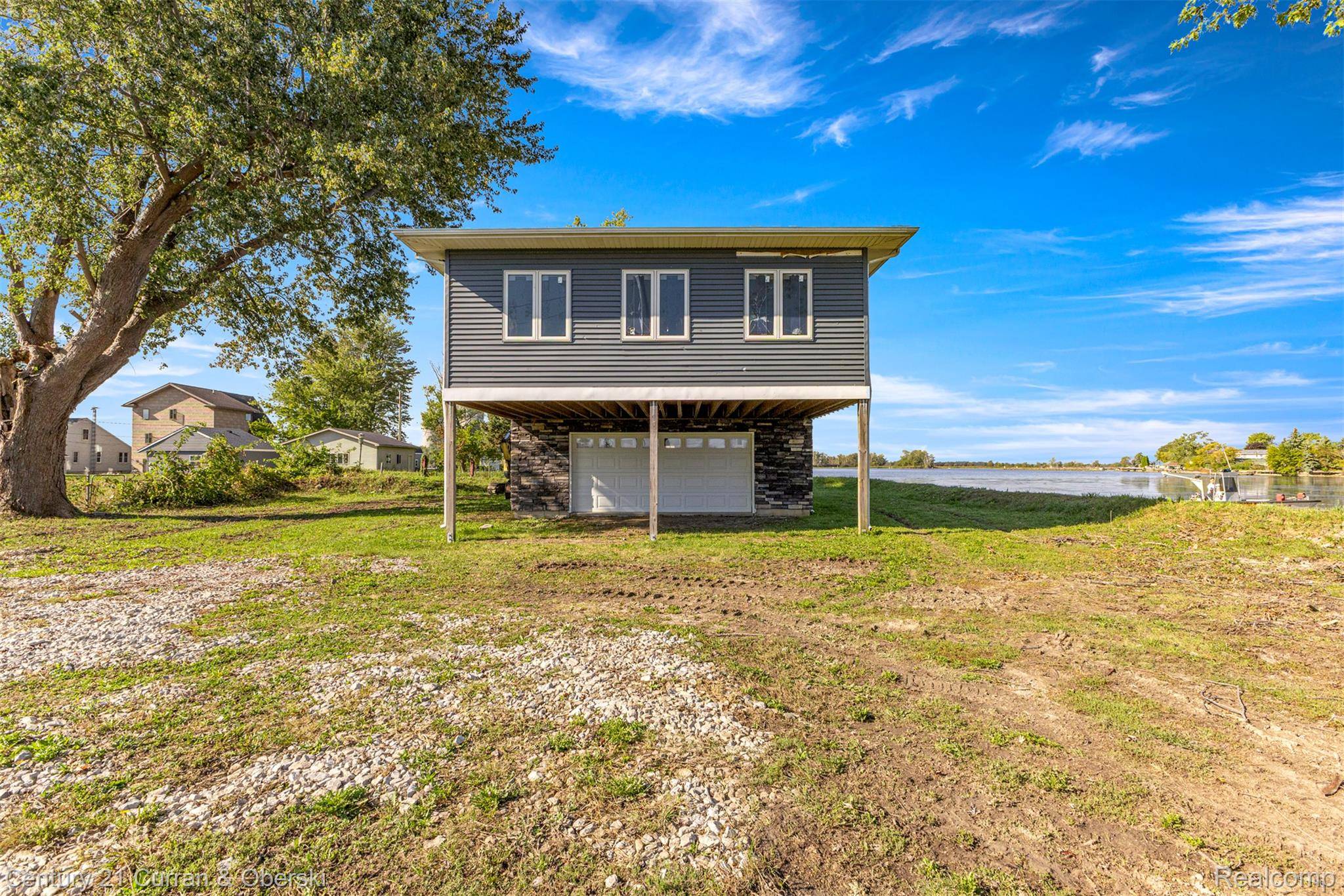 Newport, MI 48166,6809 Lakeshore DR