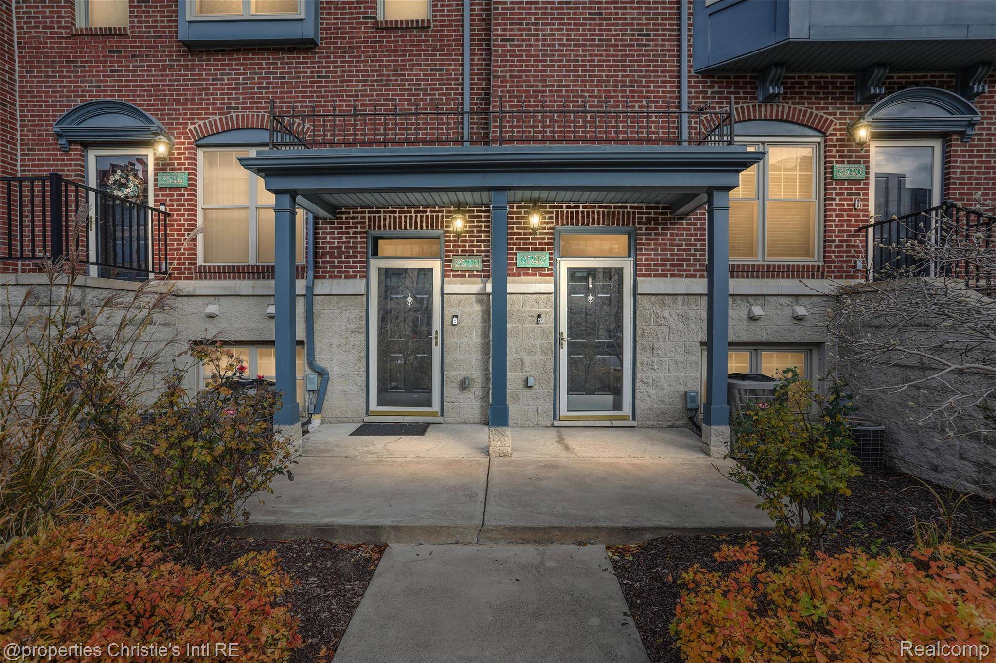 Detroit, MI 48201,2456 WOODWARD AVE