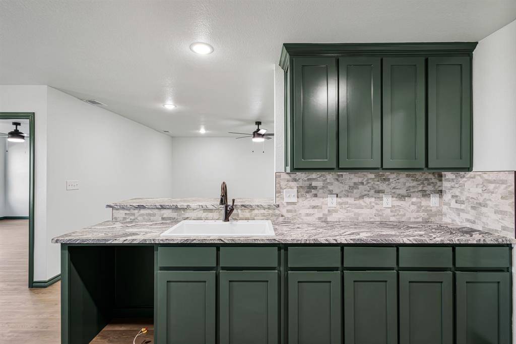 Nocona, TX 76255,303 E Bois D Arc