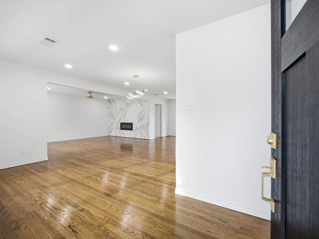 Dallas, TX 75228,10209 Casa View Drive