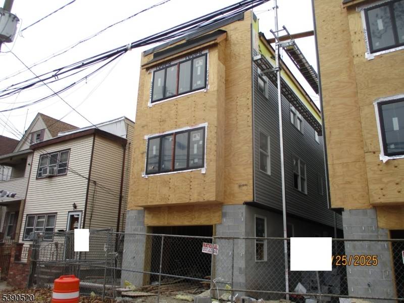 Newark City, NJ 07107,682 N 7th Street