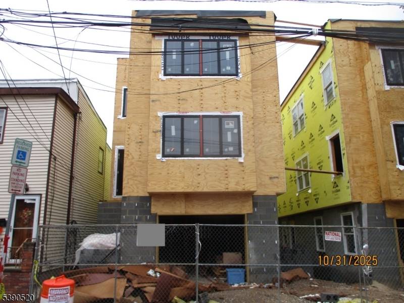 Newark City, NJ 07107,682 N 7th Street